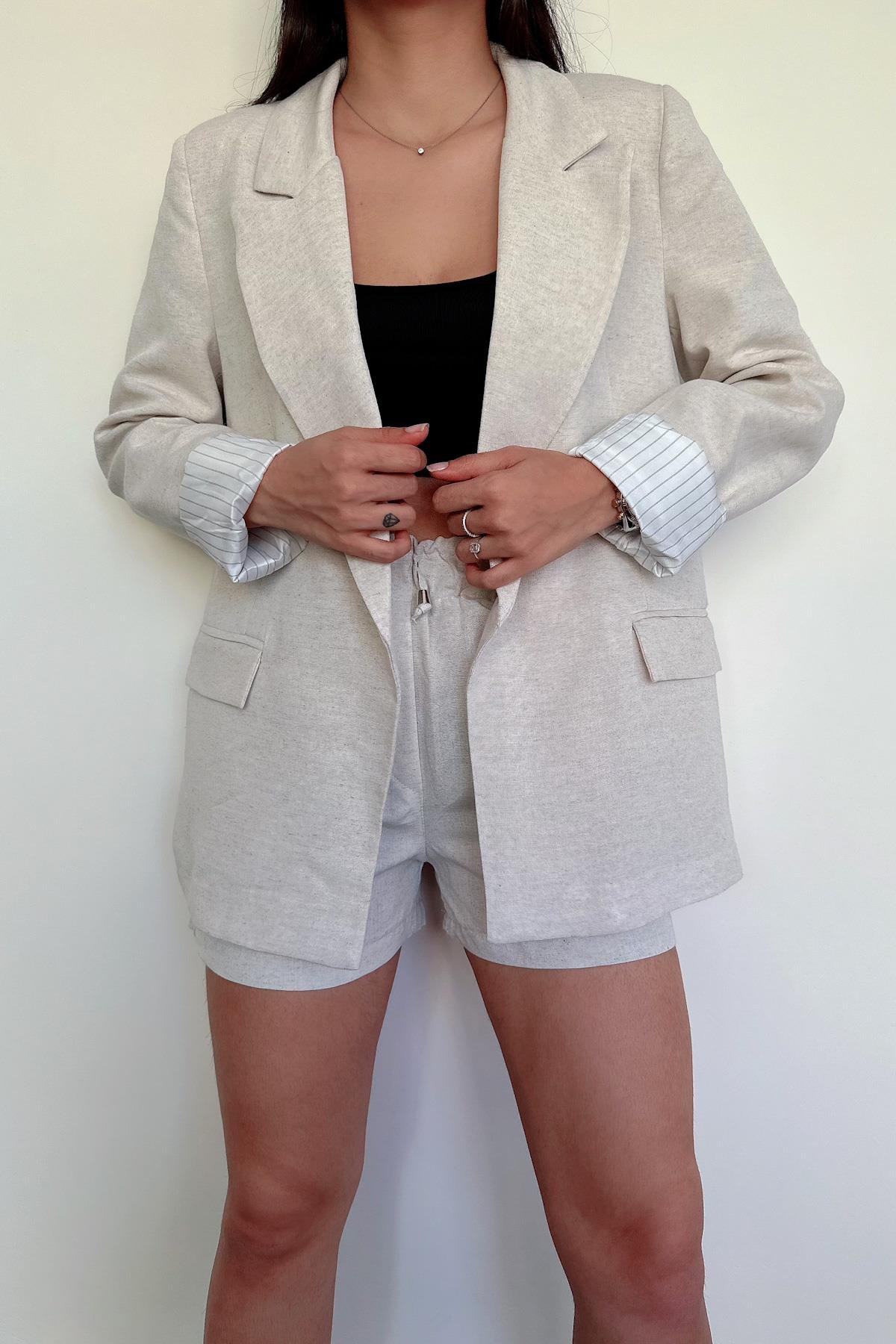 سترة من الكتان المبطن والمخطط