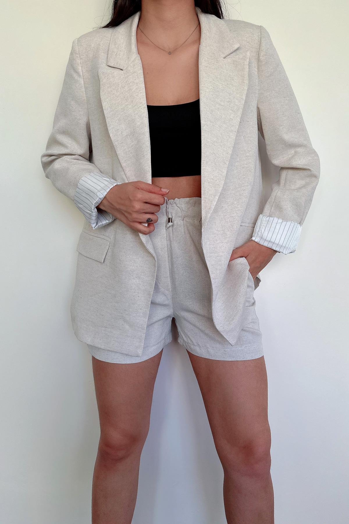 سترة من الكتان المبطن والمخطط