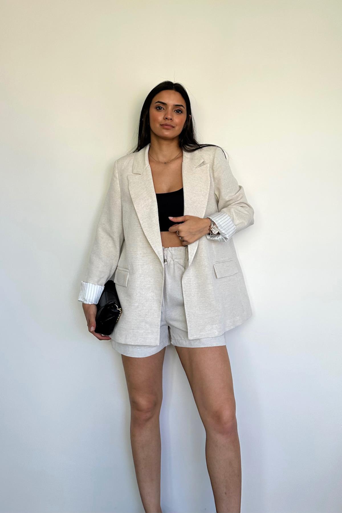 سترة من الكتان المبطن والمخطط