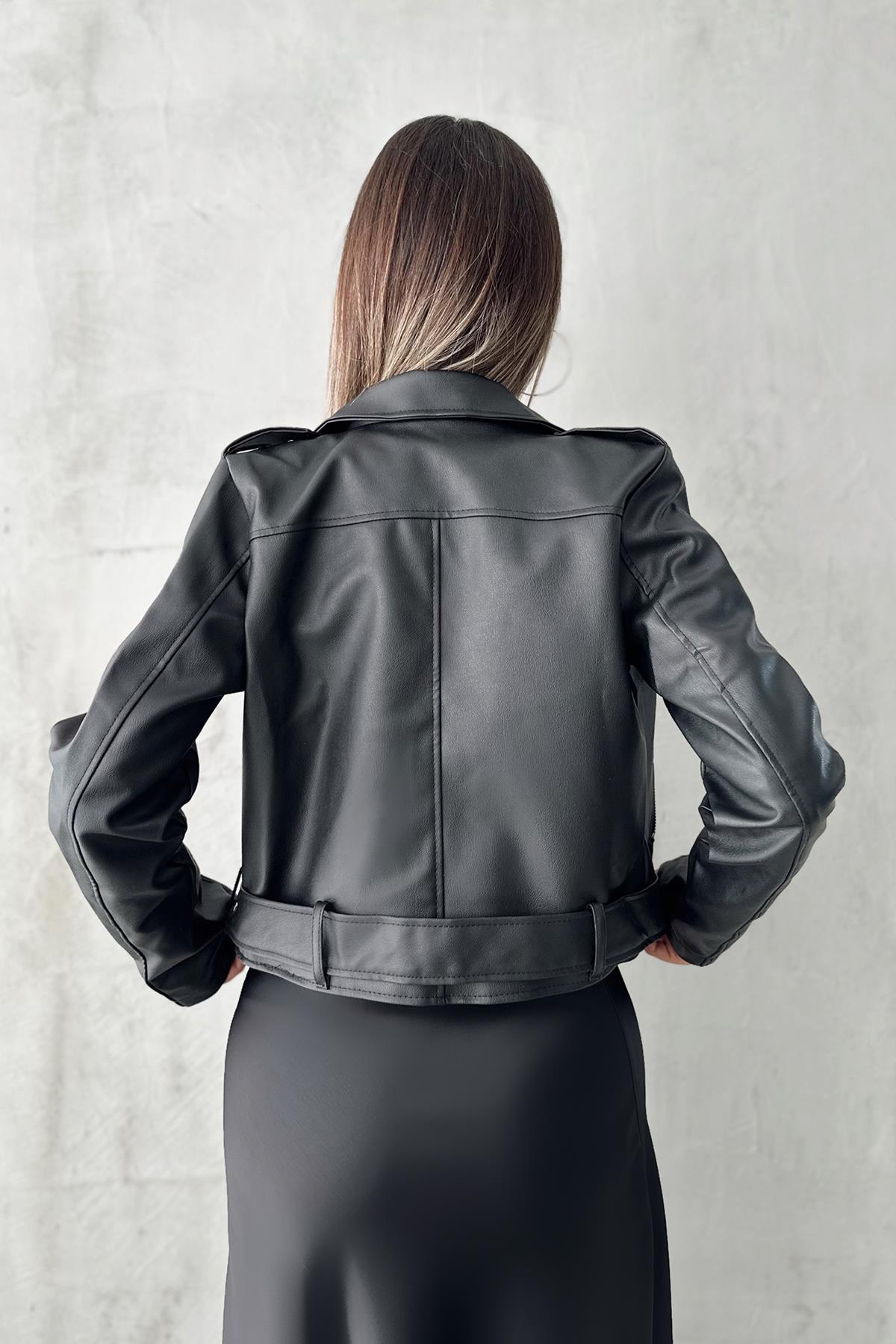 تفاصيل طوق KISA مؤطرة للقطع