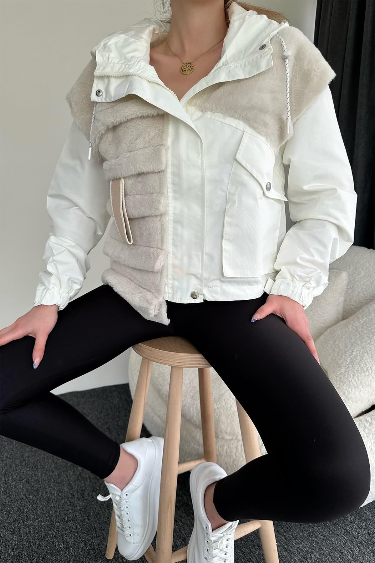 PELUŞ DETAYLI KAPÜŞONLU CEKET BEYAZ