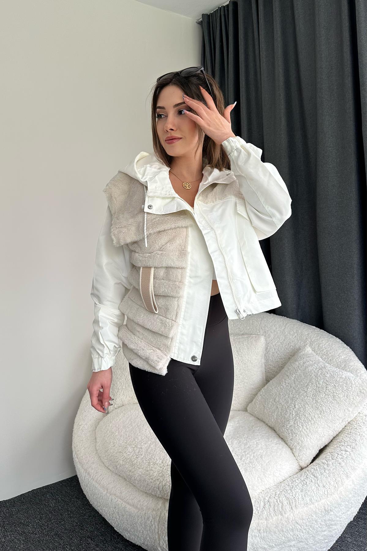 PELUŞ DETAYLI KAPÜŞONLU CEKET BEYAZ