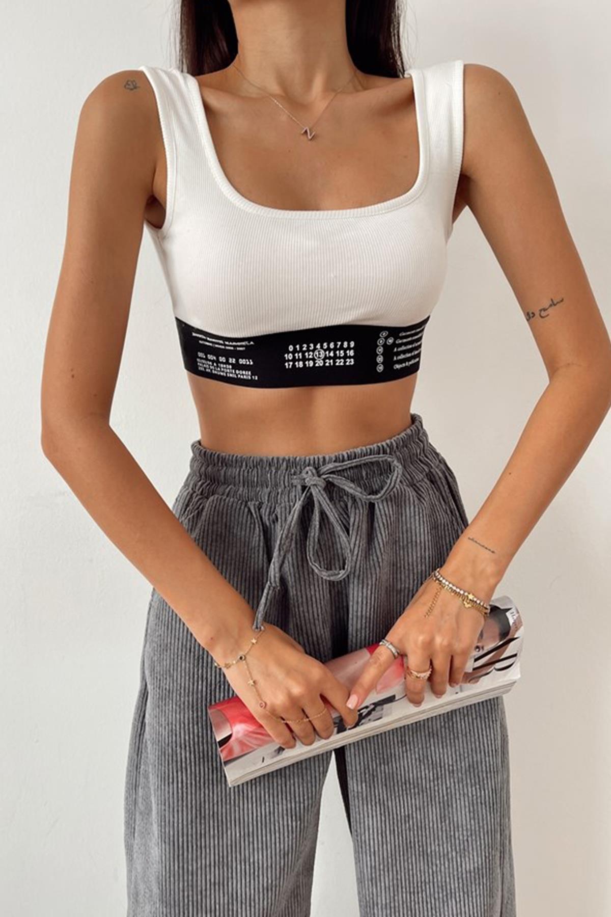 محصول مدعوم مع تفاصيل الخصر المكتوبة