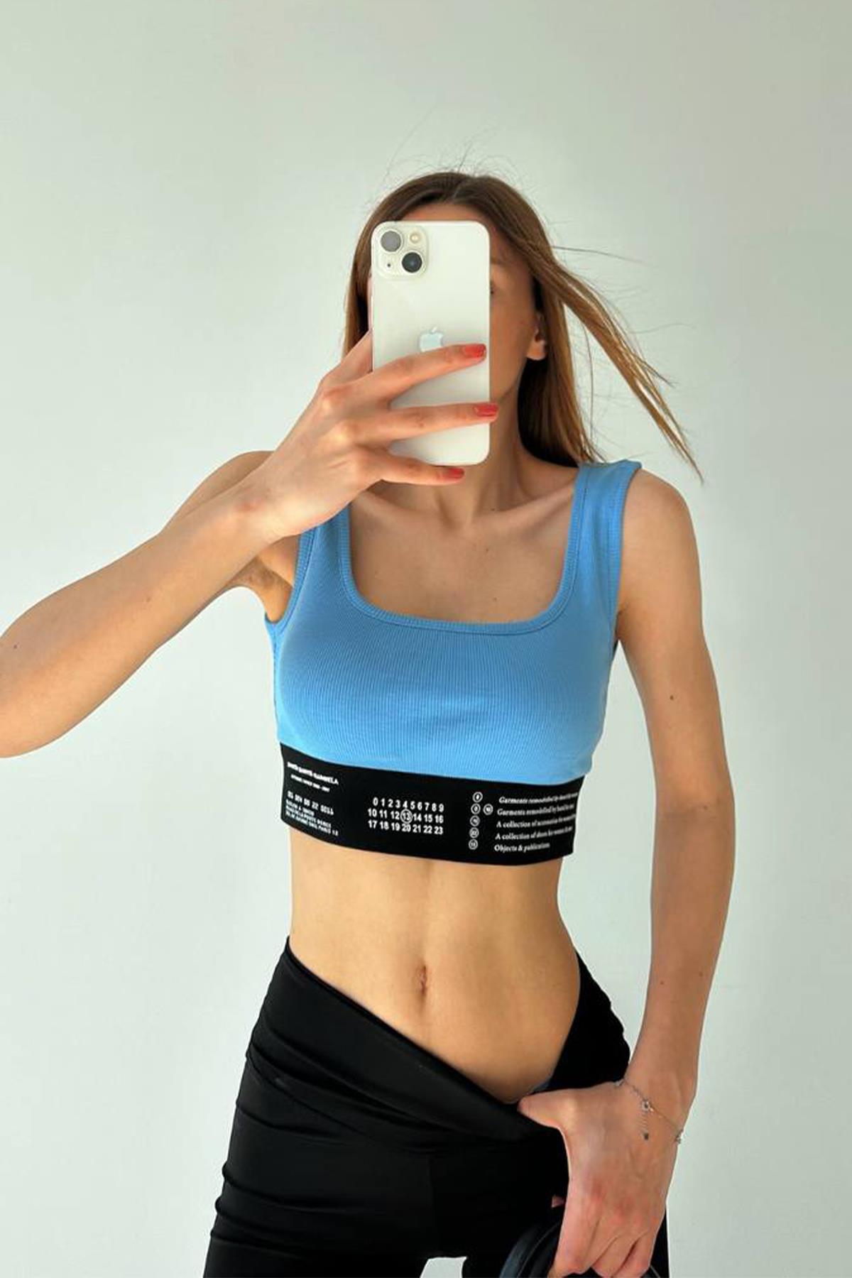 SUPPORTED CROP WITH WRITTEN WAIST DETAIL