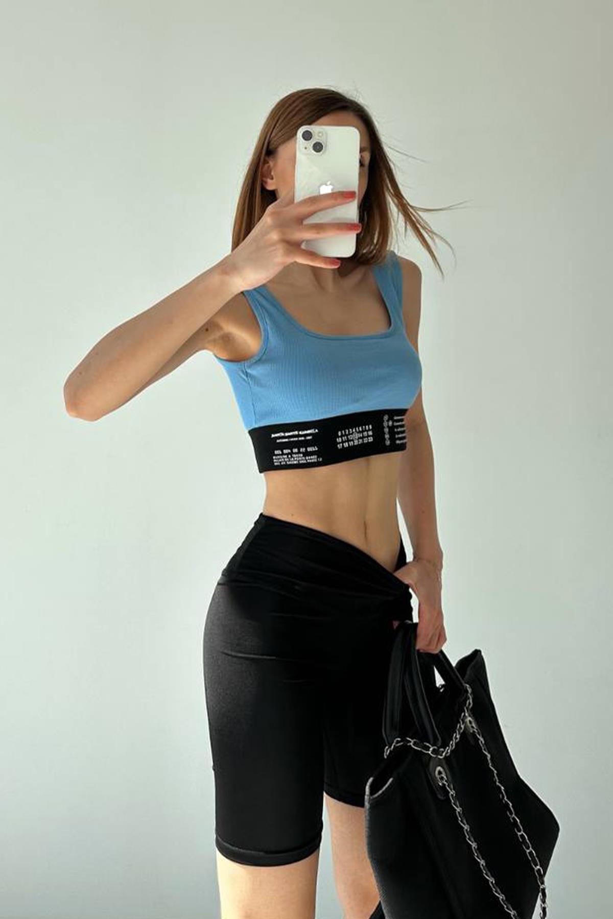 SUPPORTED CROP WITH WRITTEN WAIST DETAIL