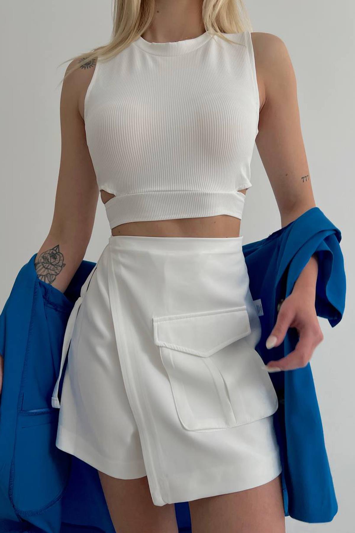 YANLARI PENCERE DETAYLI BLUZ BEYAZ