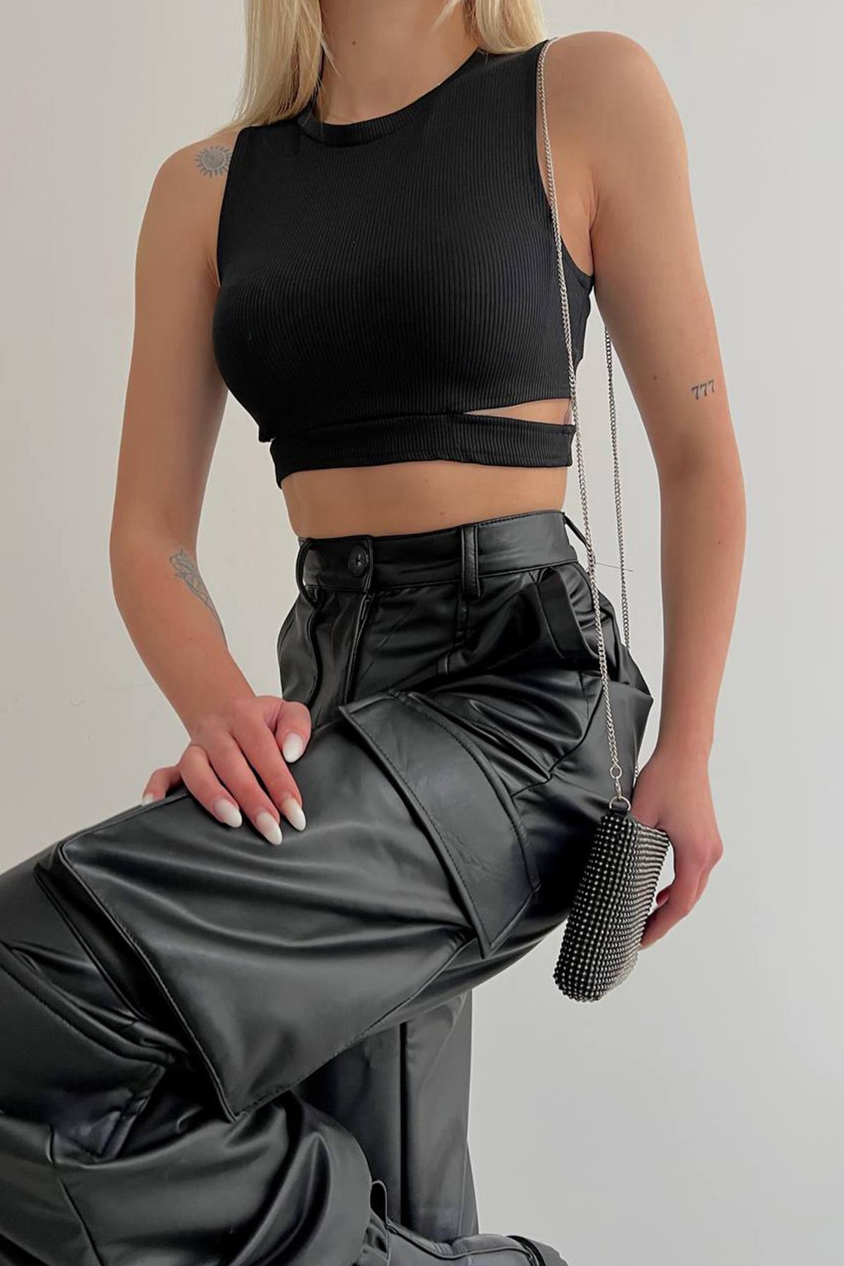 BLUSE MIT FENSTERDETAIL