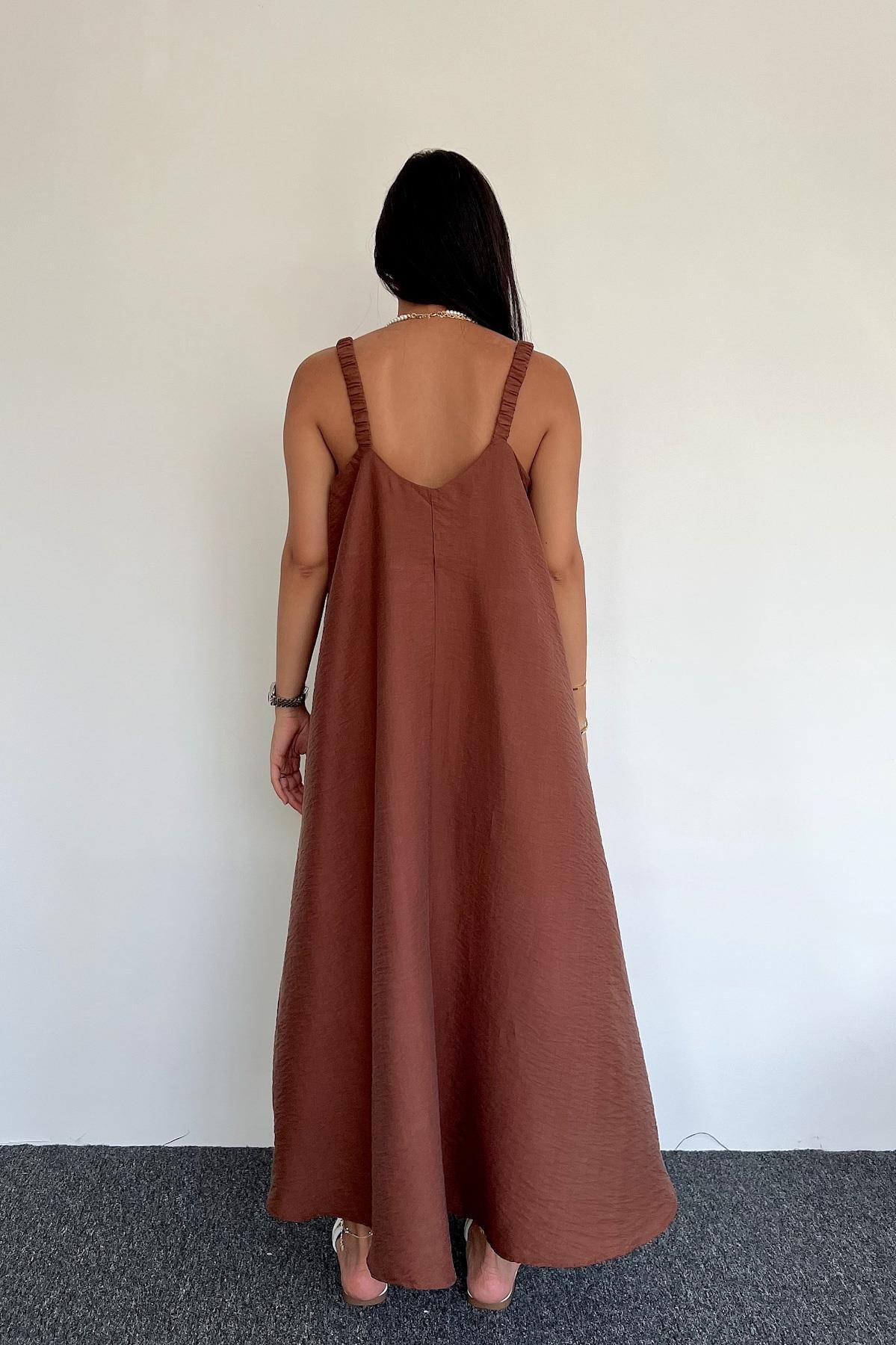 KLEID AUS VISKOSE MIT RIEMEN