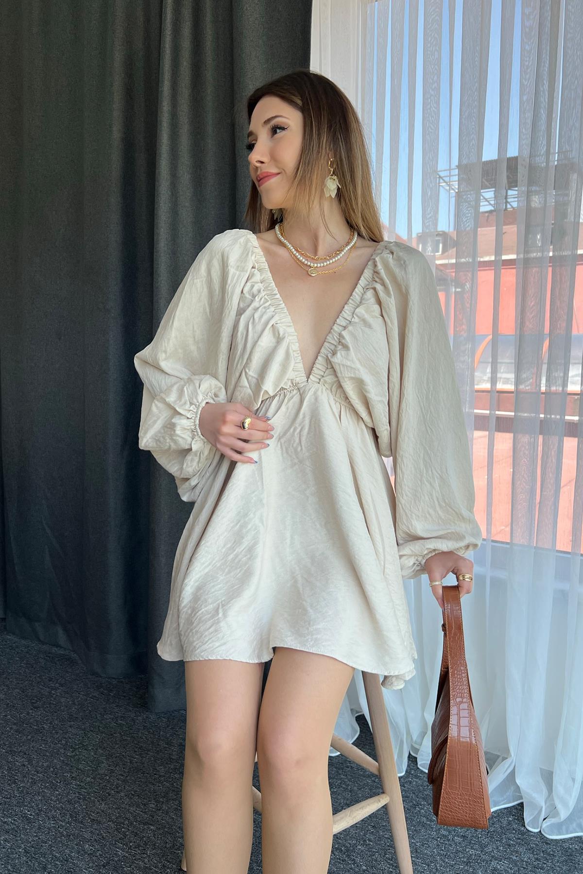 BLUMENKLEID MIT BALLONÄRMELN