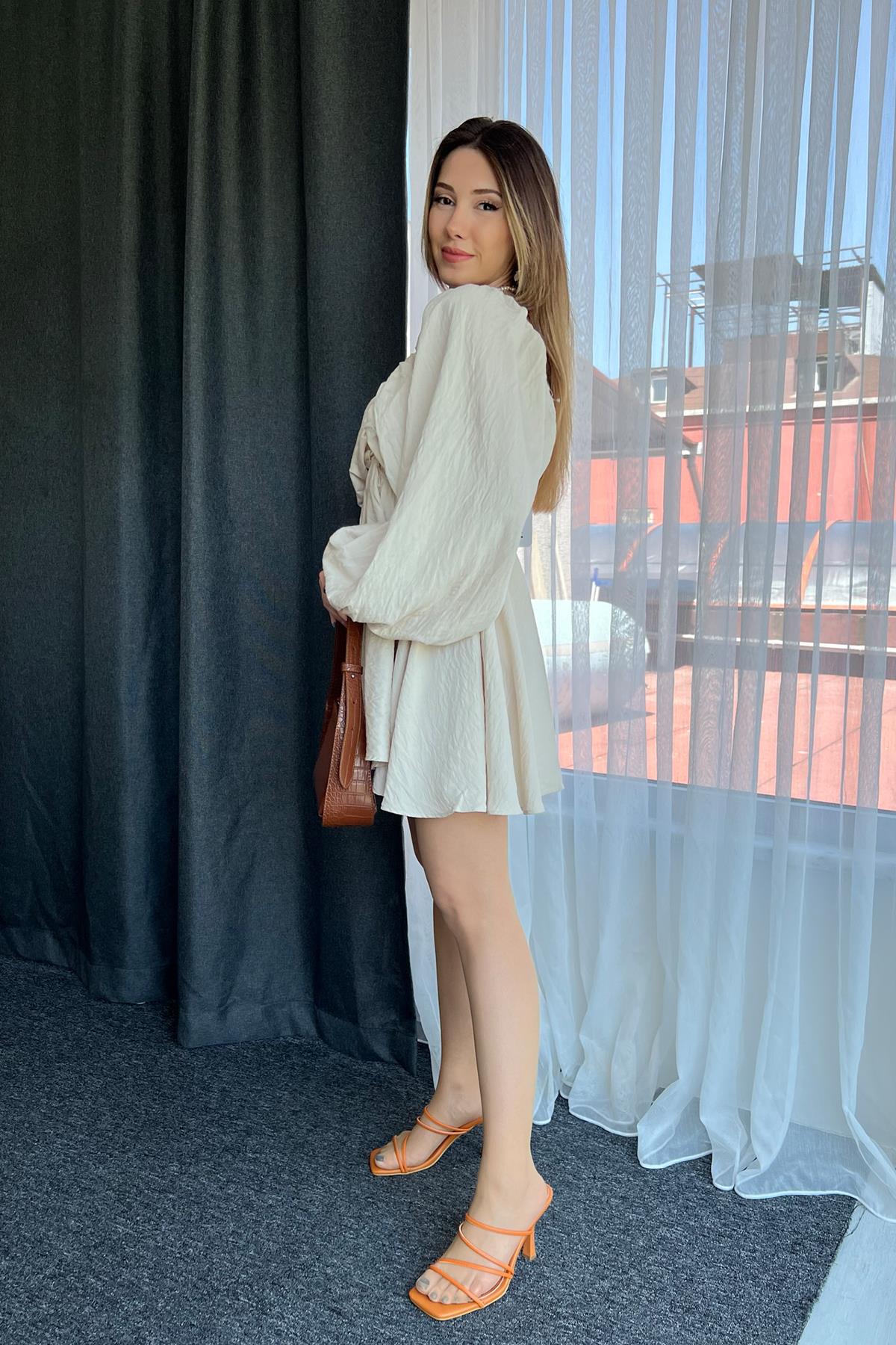 BLUMENKLEID MIT BALLONÄRMELN