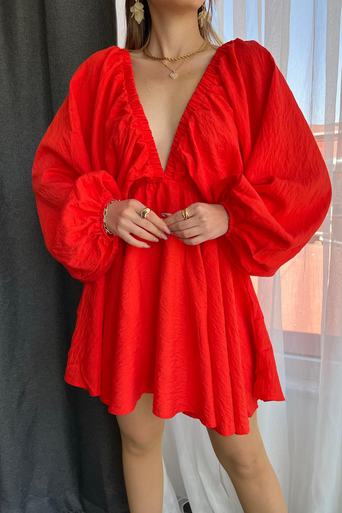 BLUMENKLEID MIT BALLONÄRMELN