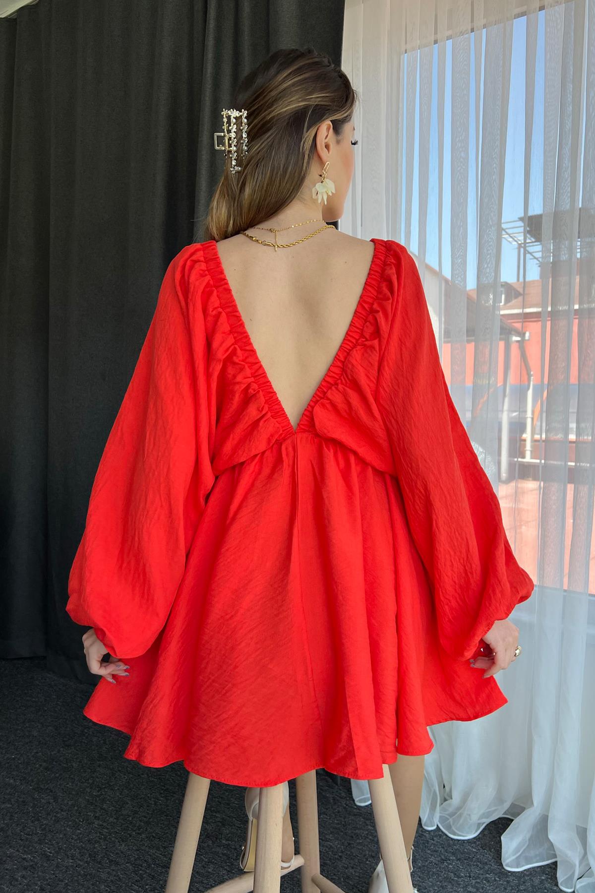 BLUMENKLEID MIT BALLONÄRMELN