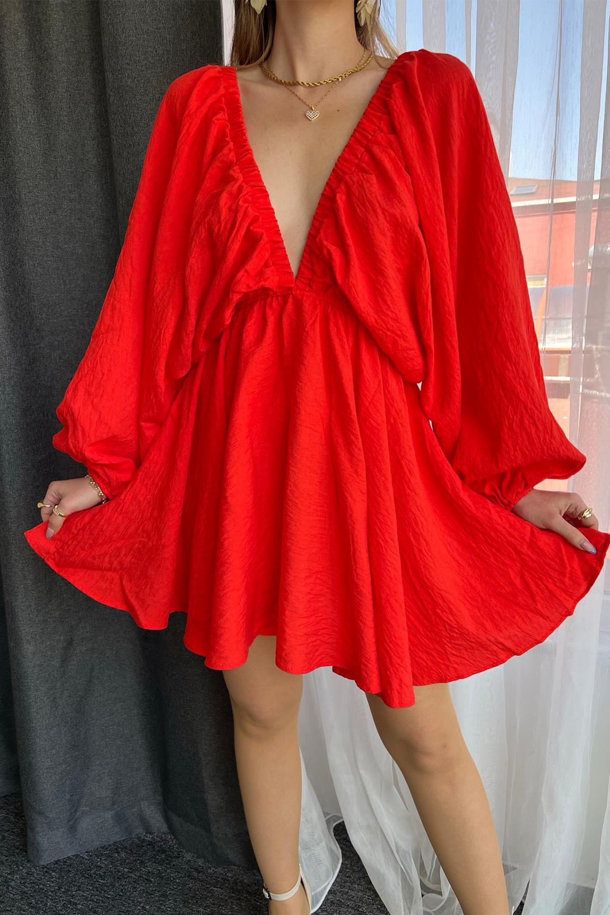 BLUMENKLEID MIT BALLONÄRMELN