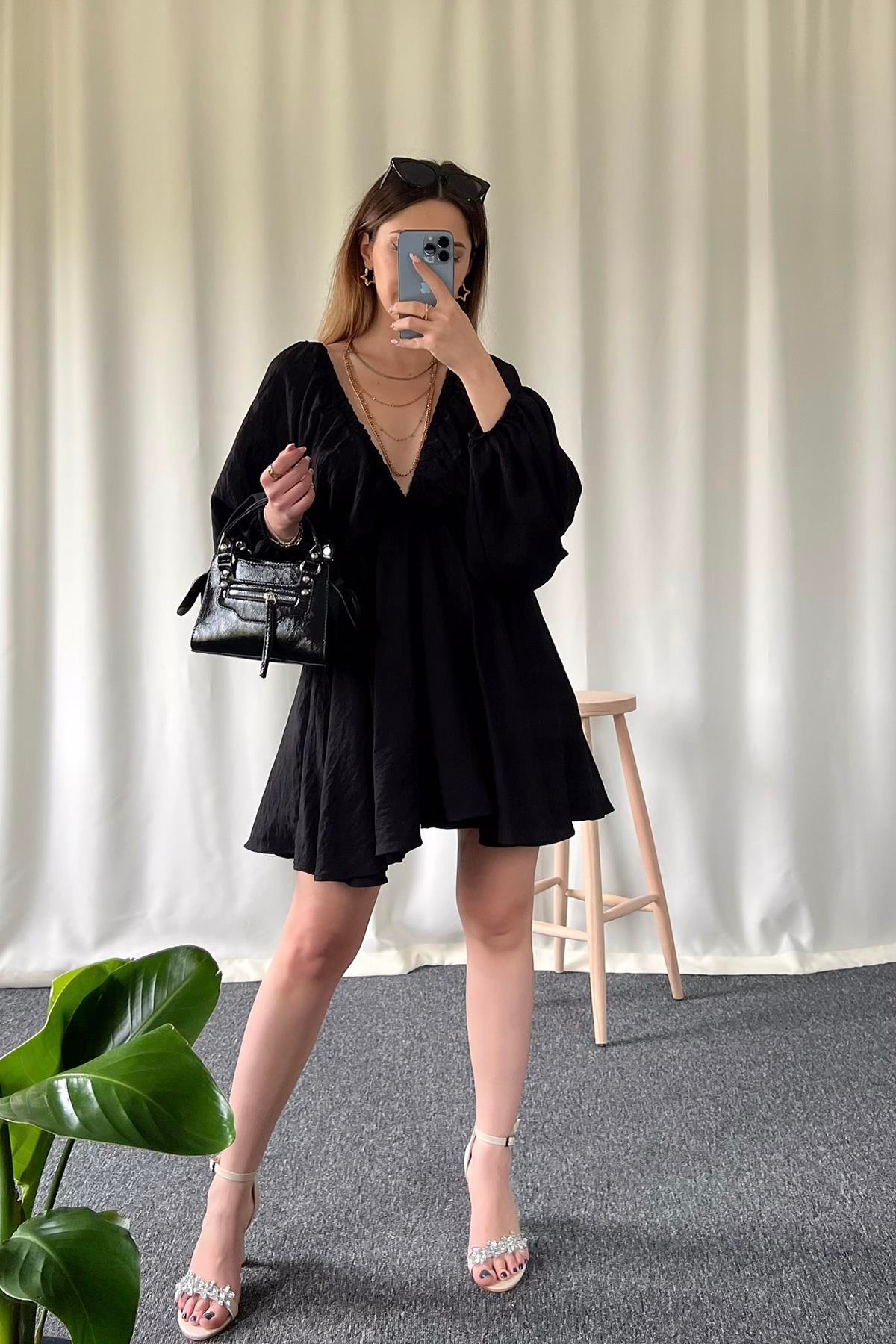 BLUMENKLEID MIT BALLONÄRMELN