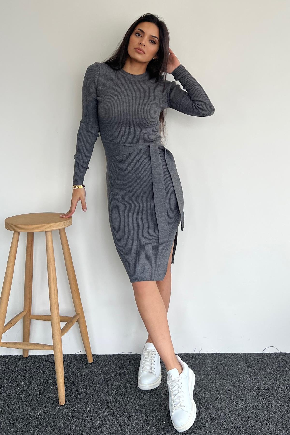 BELİ KEMERLİ BİSİKLET YAKA TRİKO ELBİSE FÜME