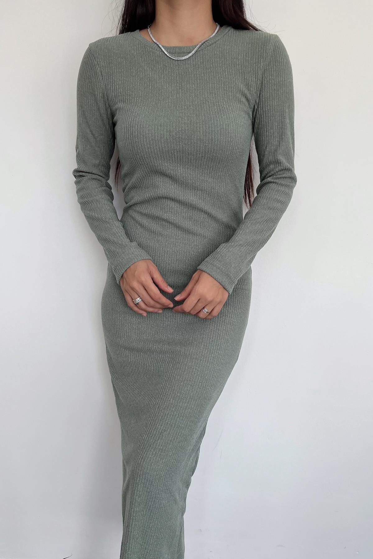 ПЛАТЬЕ С КРУГЛЫМ ВЫРЕЗОМ И ДЛИННЫМИ РУКАВАМИ