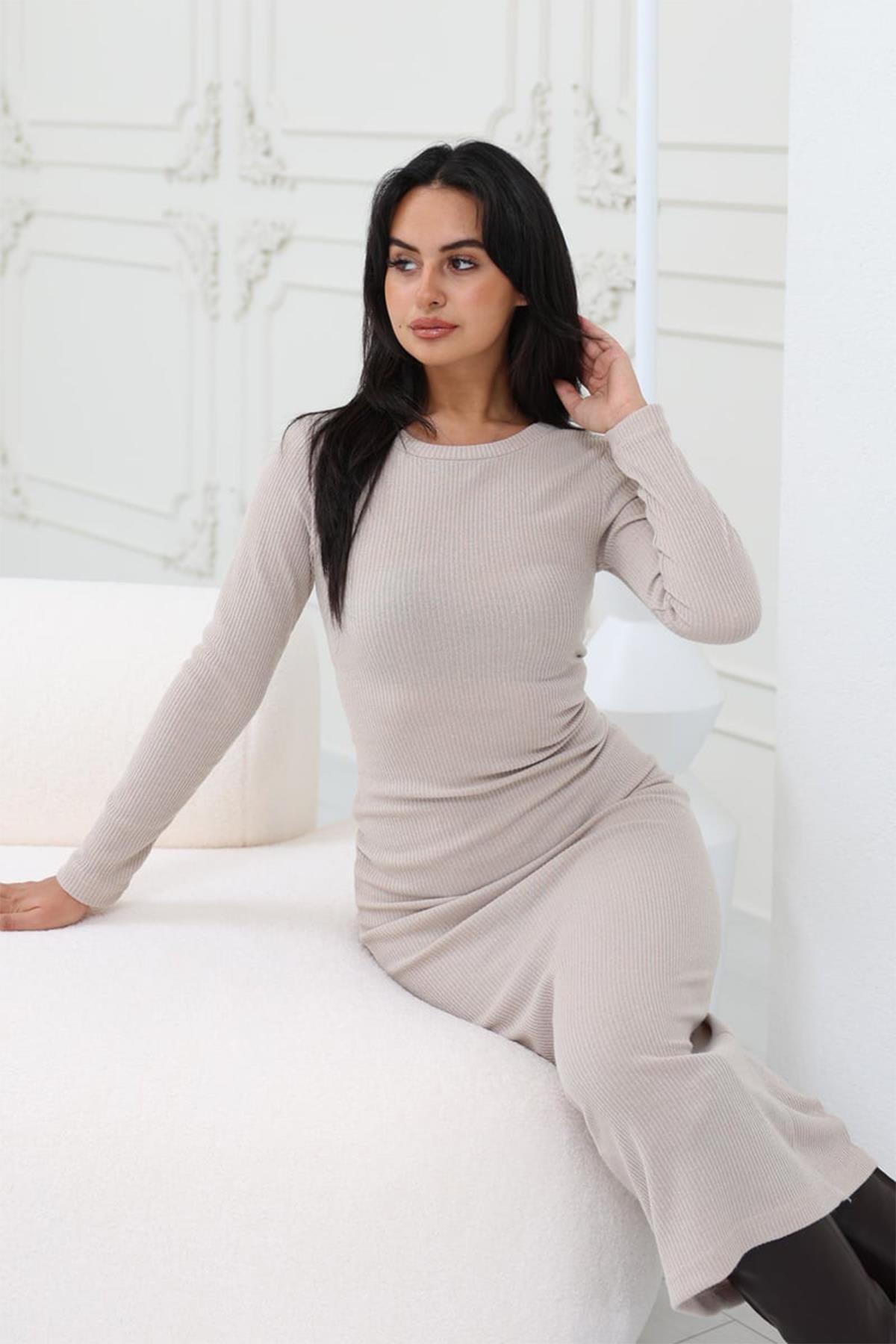 LANGÄRMELIGES KLEID MIT RUNDHALS