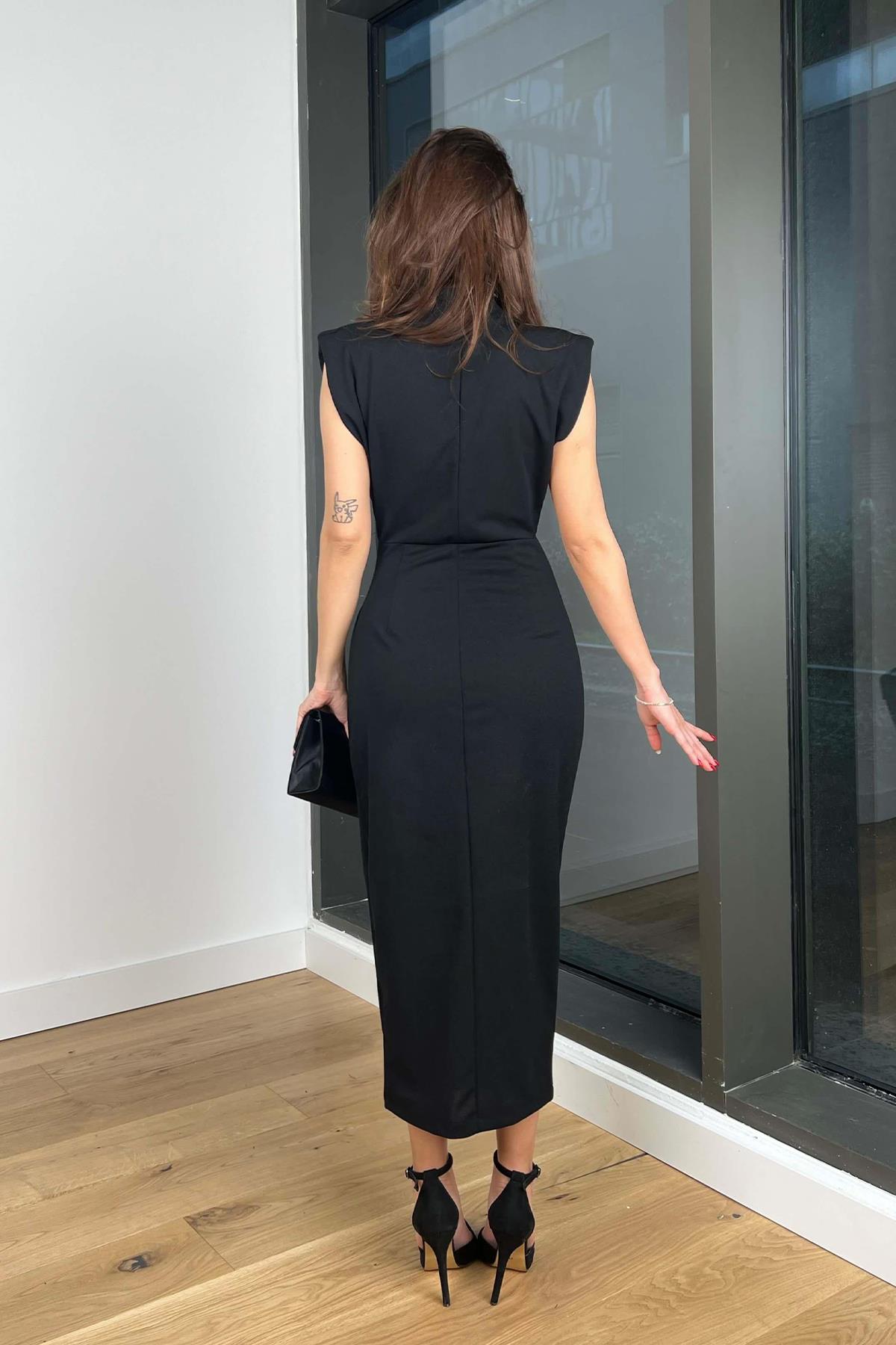 BROŞLU VATKALI KREP ELBİSE SİYAH