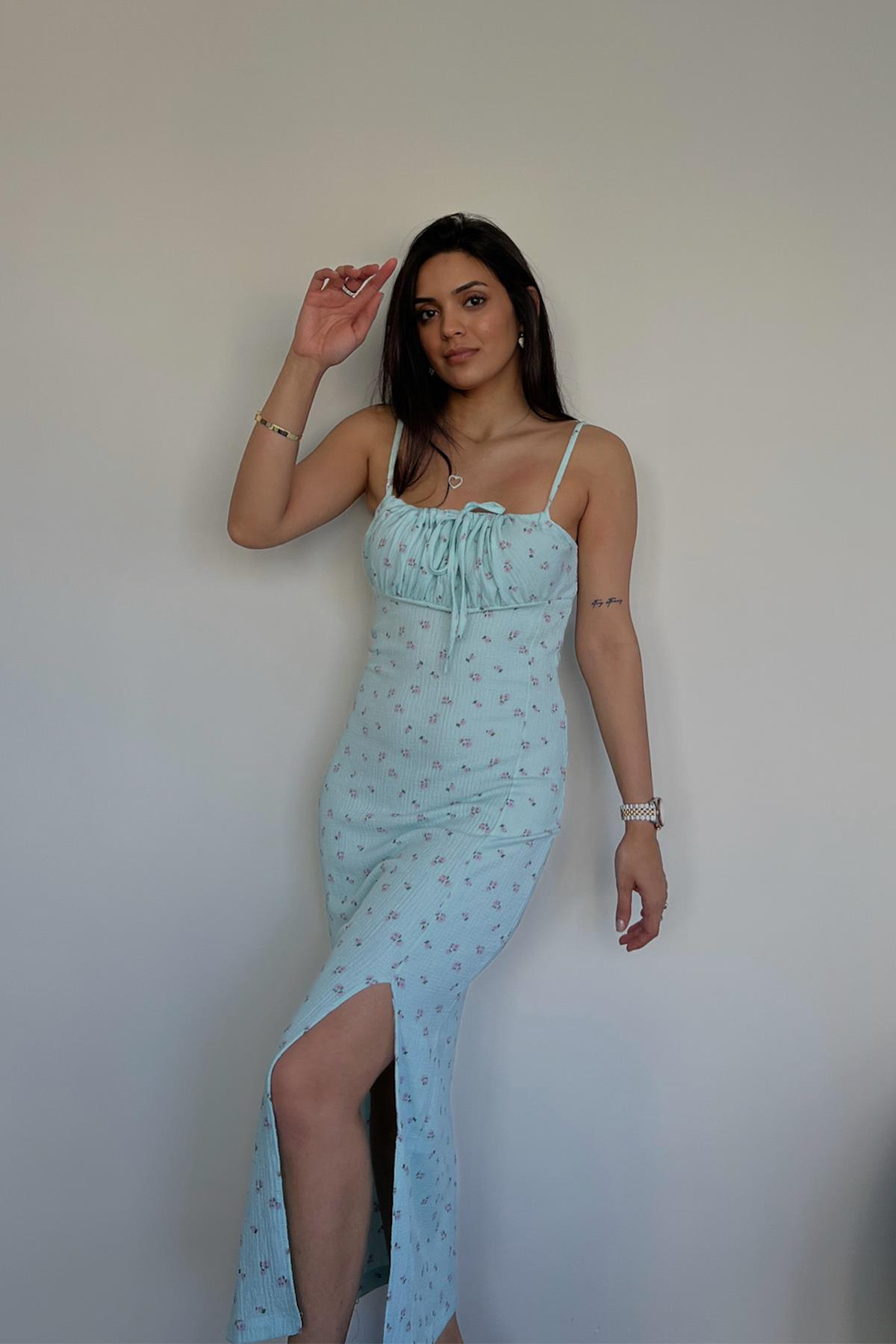 فستان مبطن ببطانة أمامية