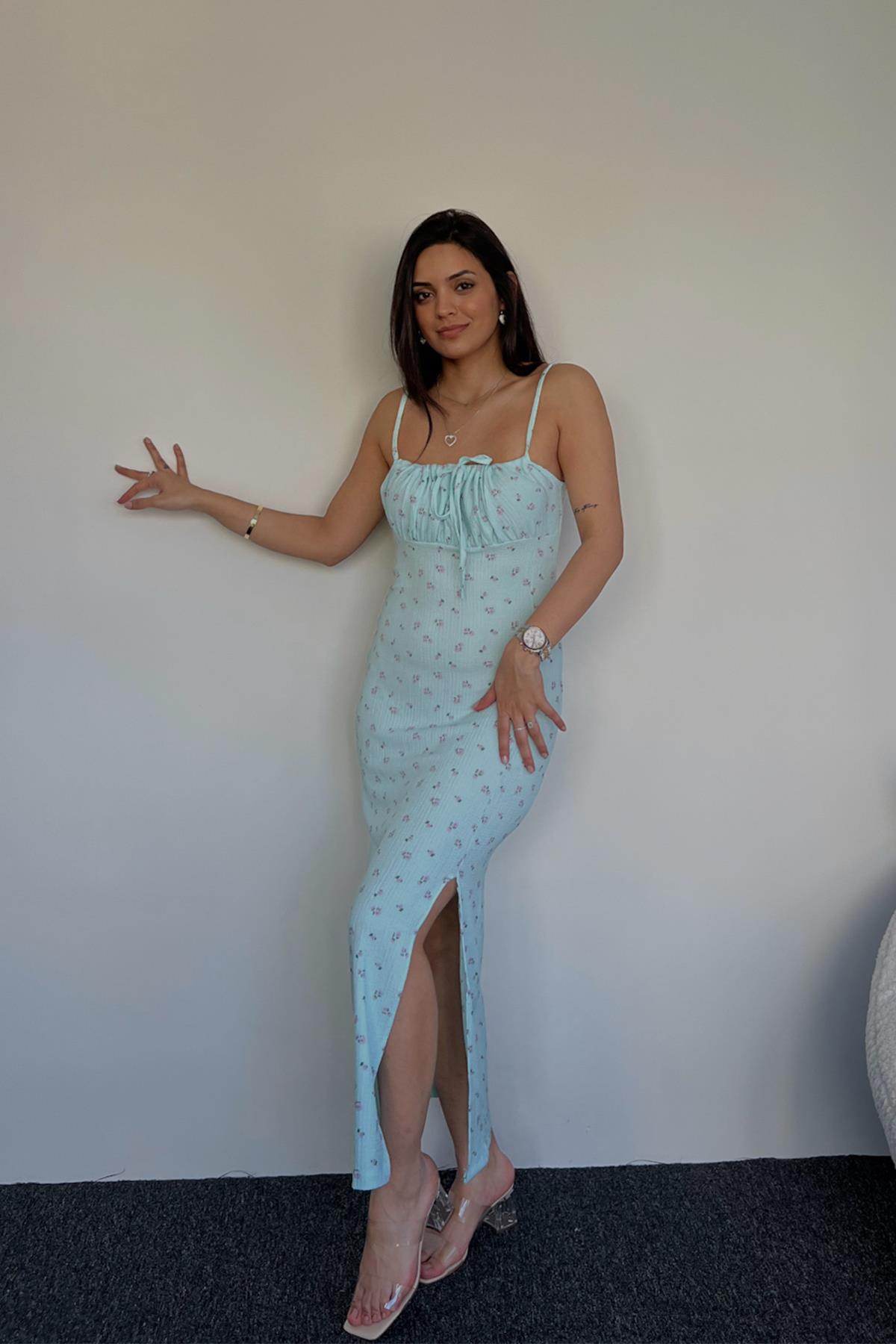 فستان مبطن ببطانة أمامية