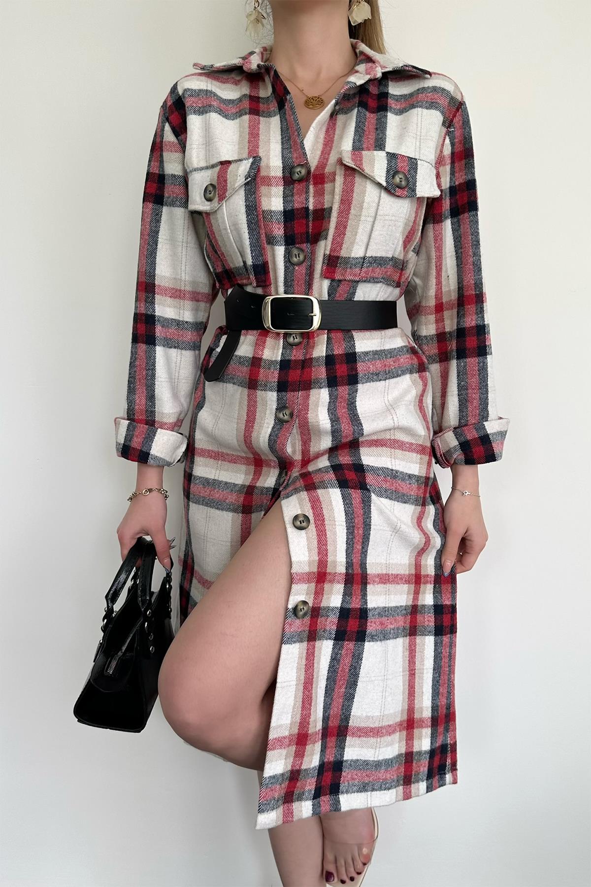 HEMDKLEID MIT TASCHEN