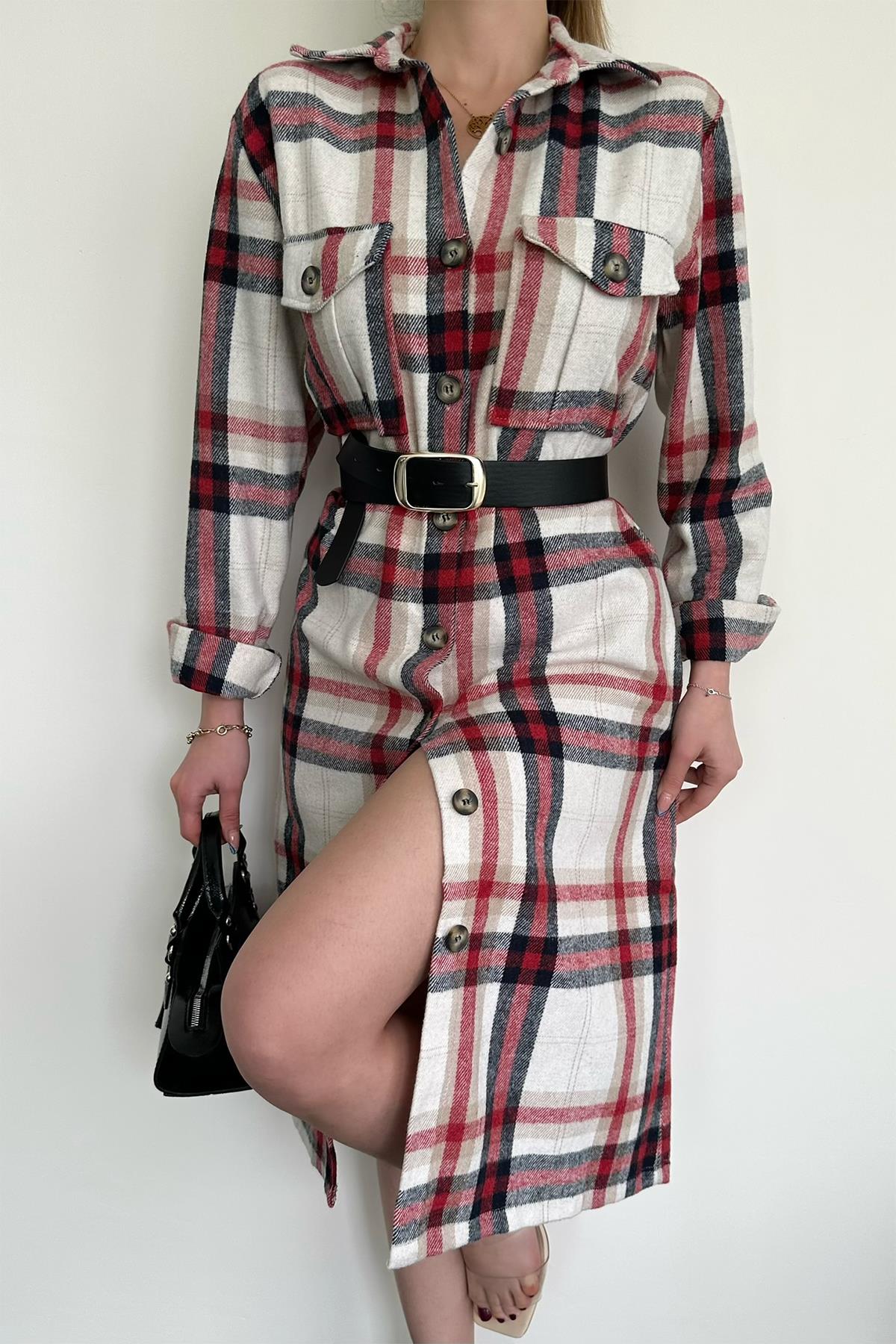 HEMDKLEID MIT TASCHEN