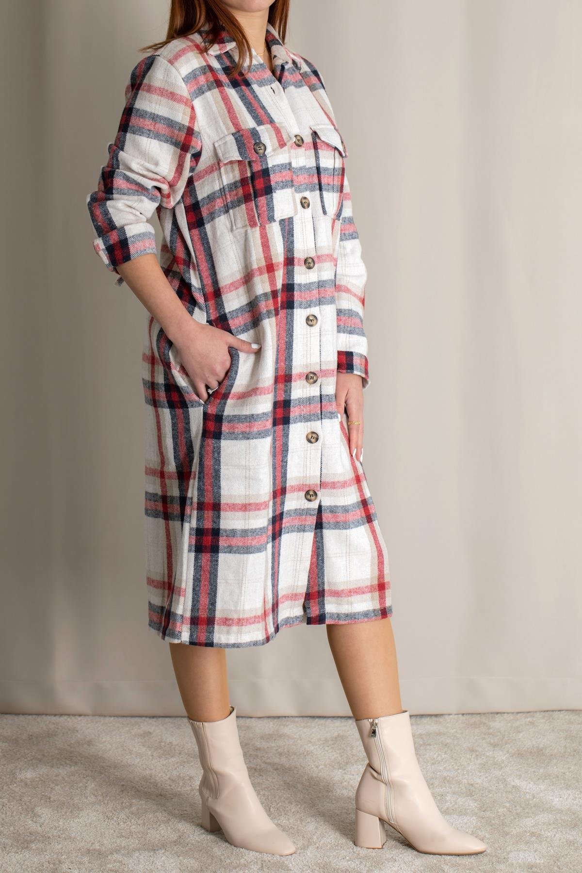 HEMDKLEID MIT TASCHEN