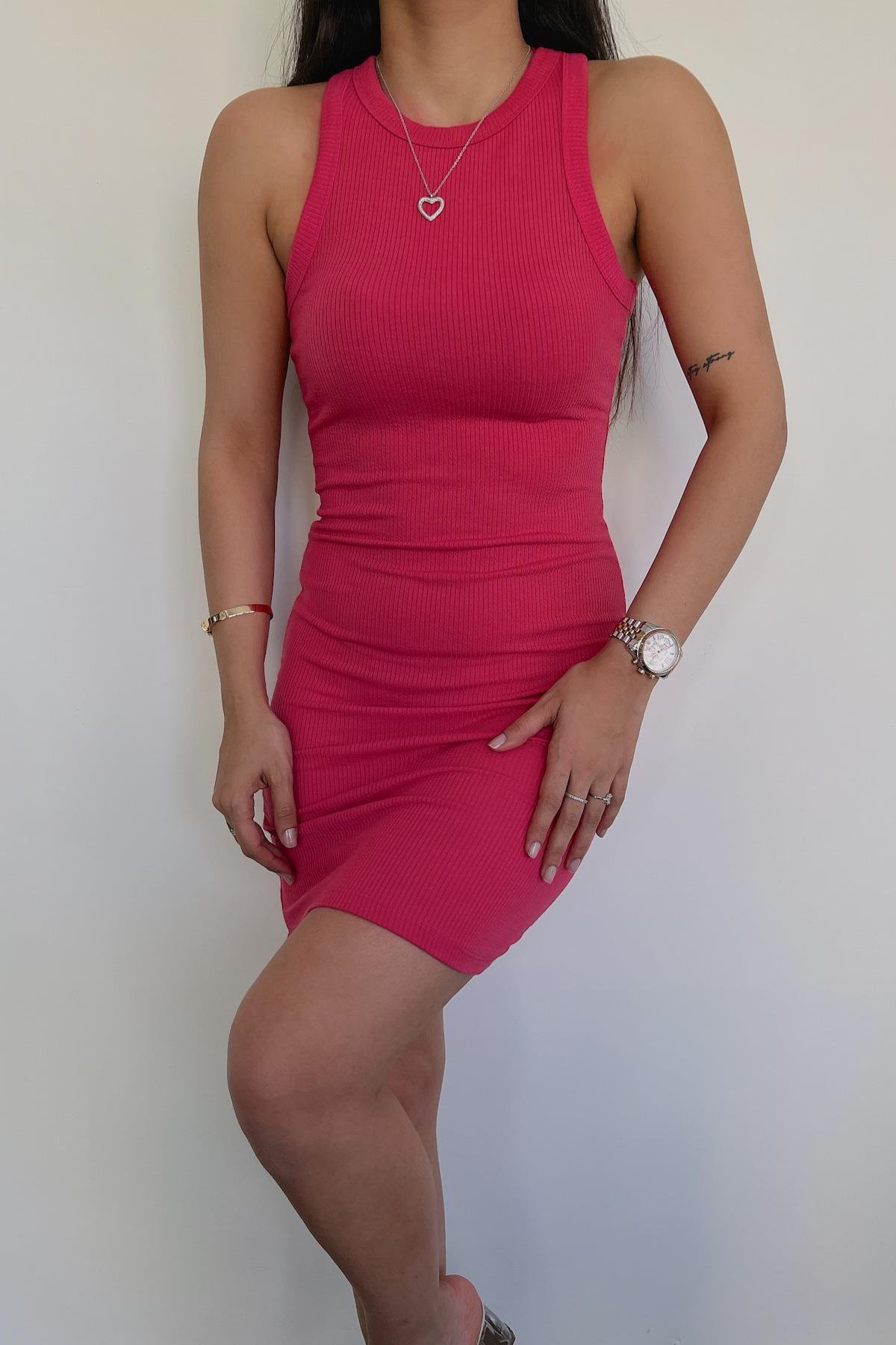 ПЛАТЬЕ С ХАЛТЕРОМ