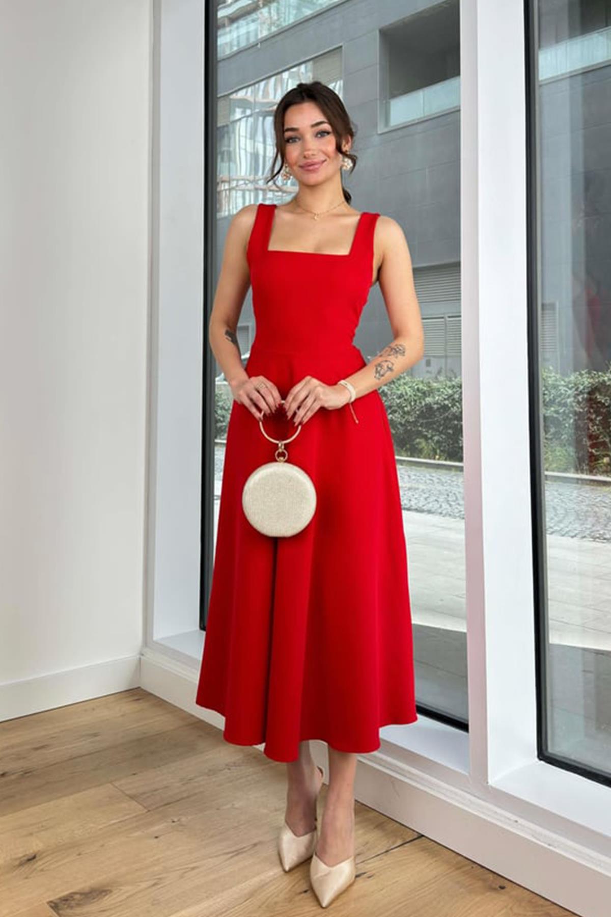 LORA KARE YAKA KALIN ASKI TASARIM MİDİ BOY ELBİSE KIRMIZI