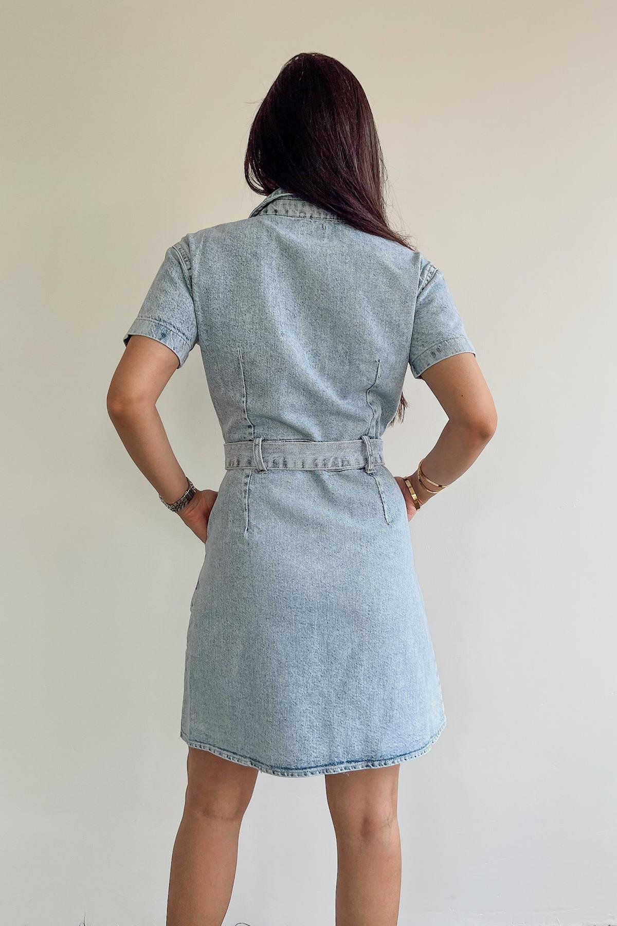 ДЖИНСОВОЕ ПЛАТЬЕ С ПОЯСОМ НА ПУГОВИЦАХ