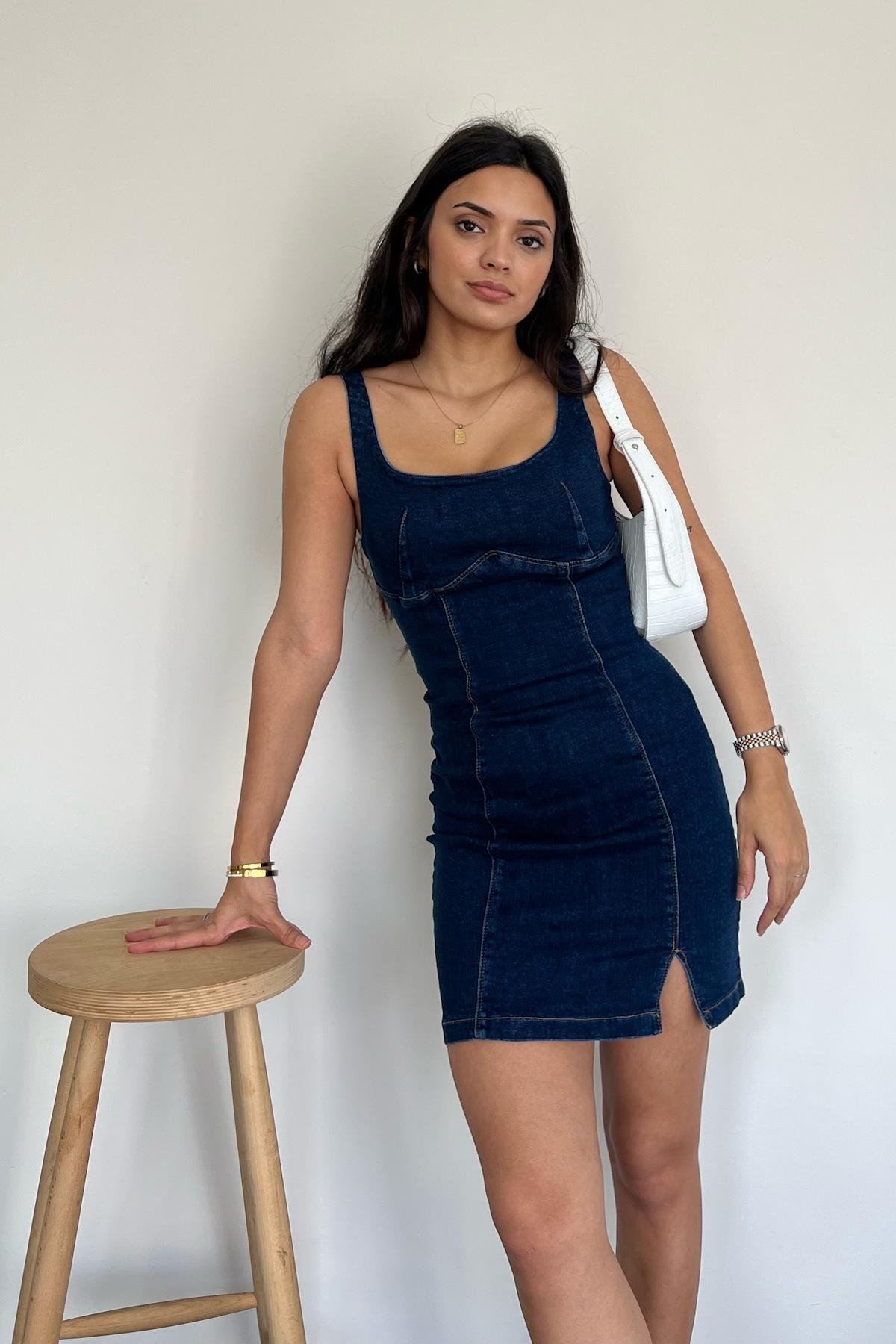 МИНИ-ПЛАТЬЕ С РАЗРЕЗОМ ПЕРЕДНИМ