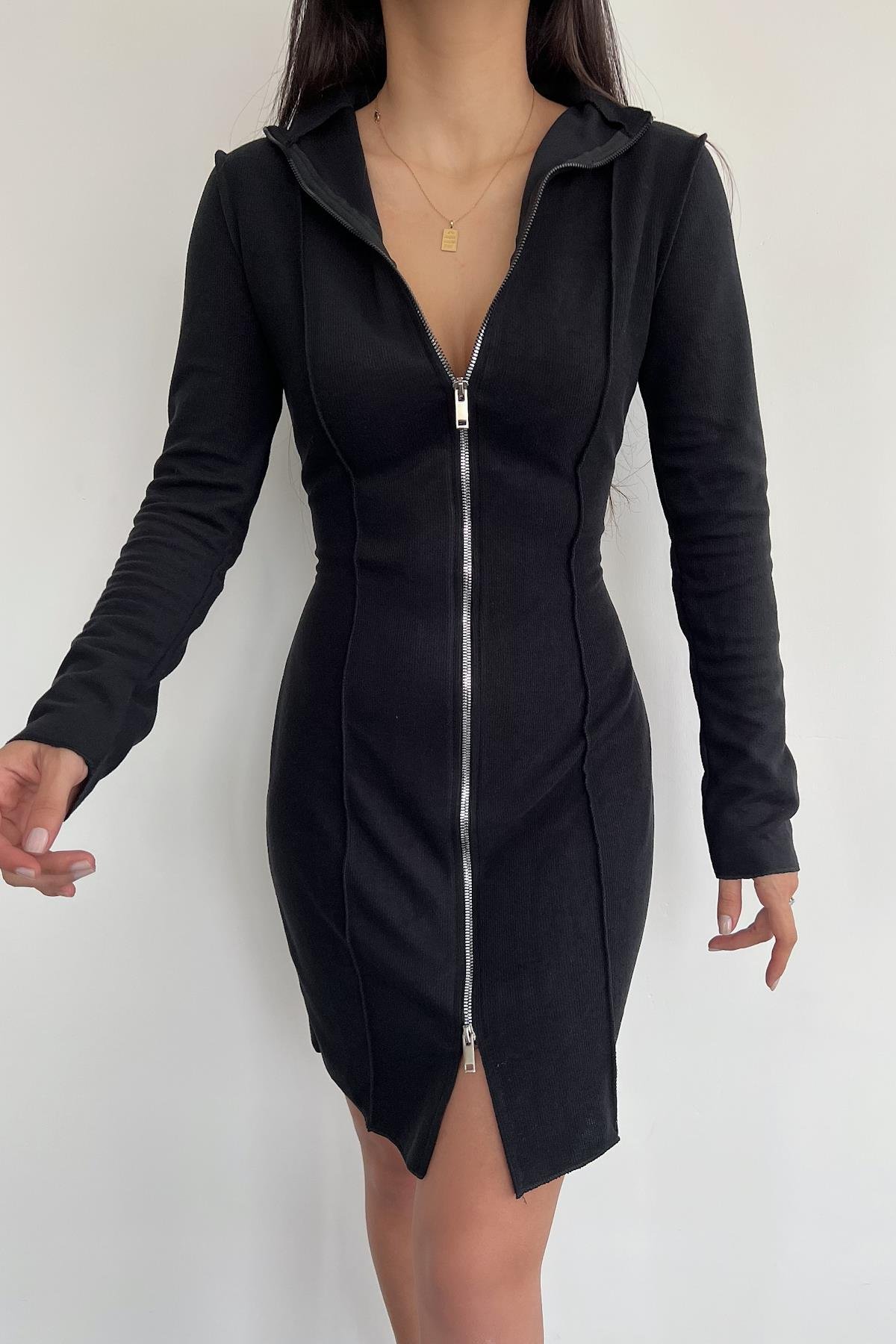 ÖNDEN FERMUARLI MİDİ BOY ELBİSE SİYAH