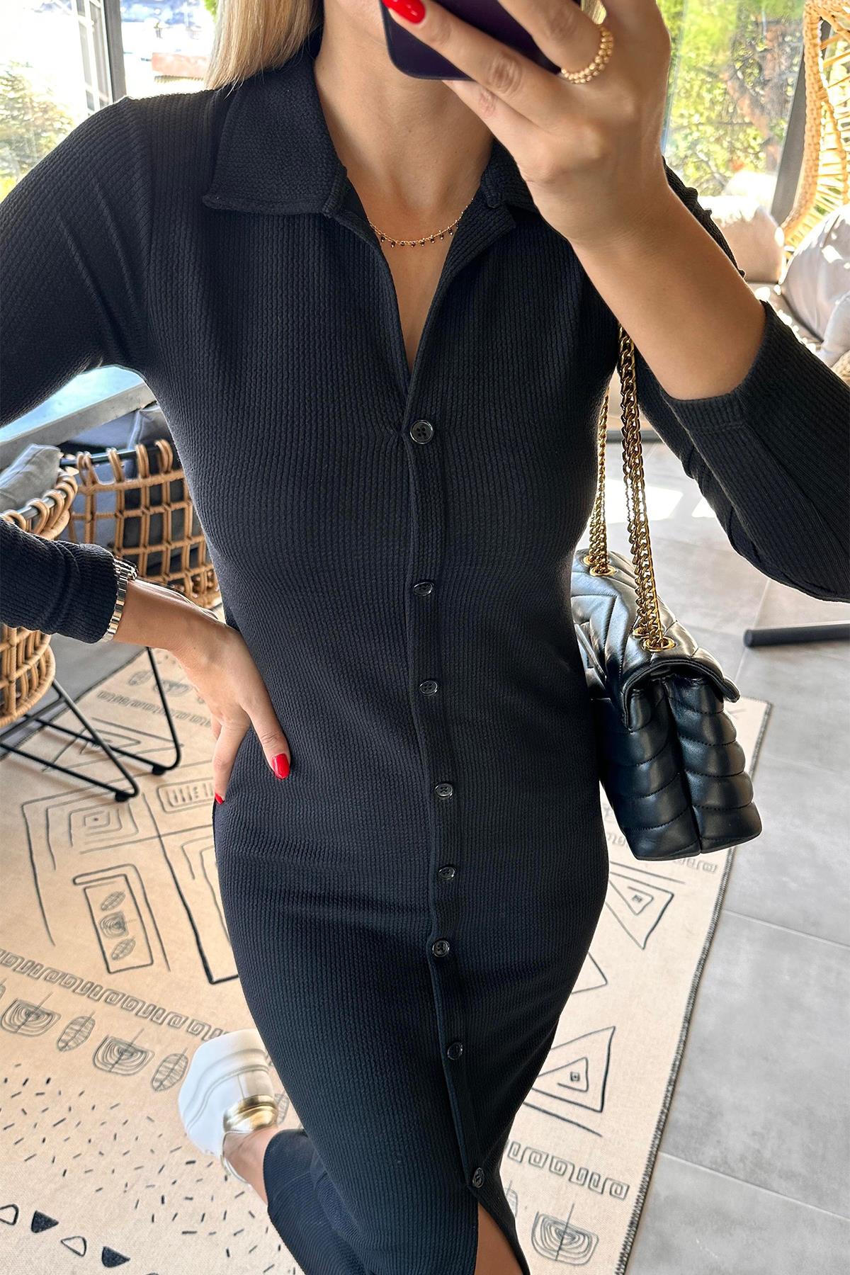 MAXI-LÄNGES LYCRA-KLEID MIT KNOPFVORDERSEITE