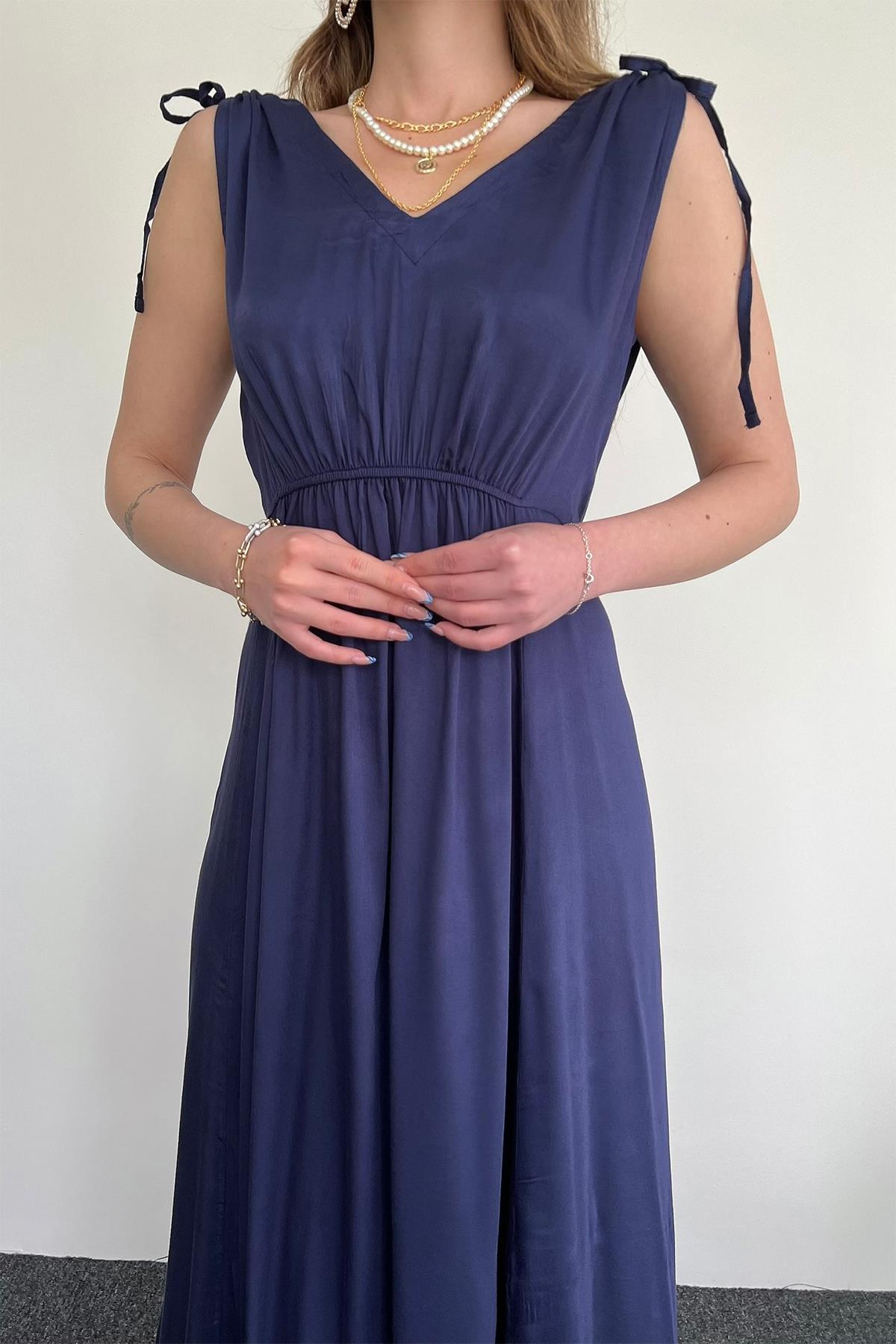 SIRT DEKOLTELİ YIRTMAÇLI ELBİSE LACİVERT