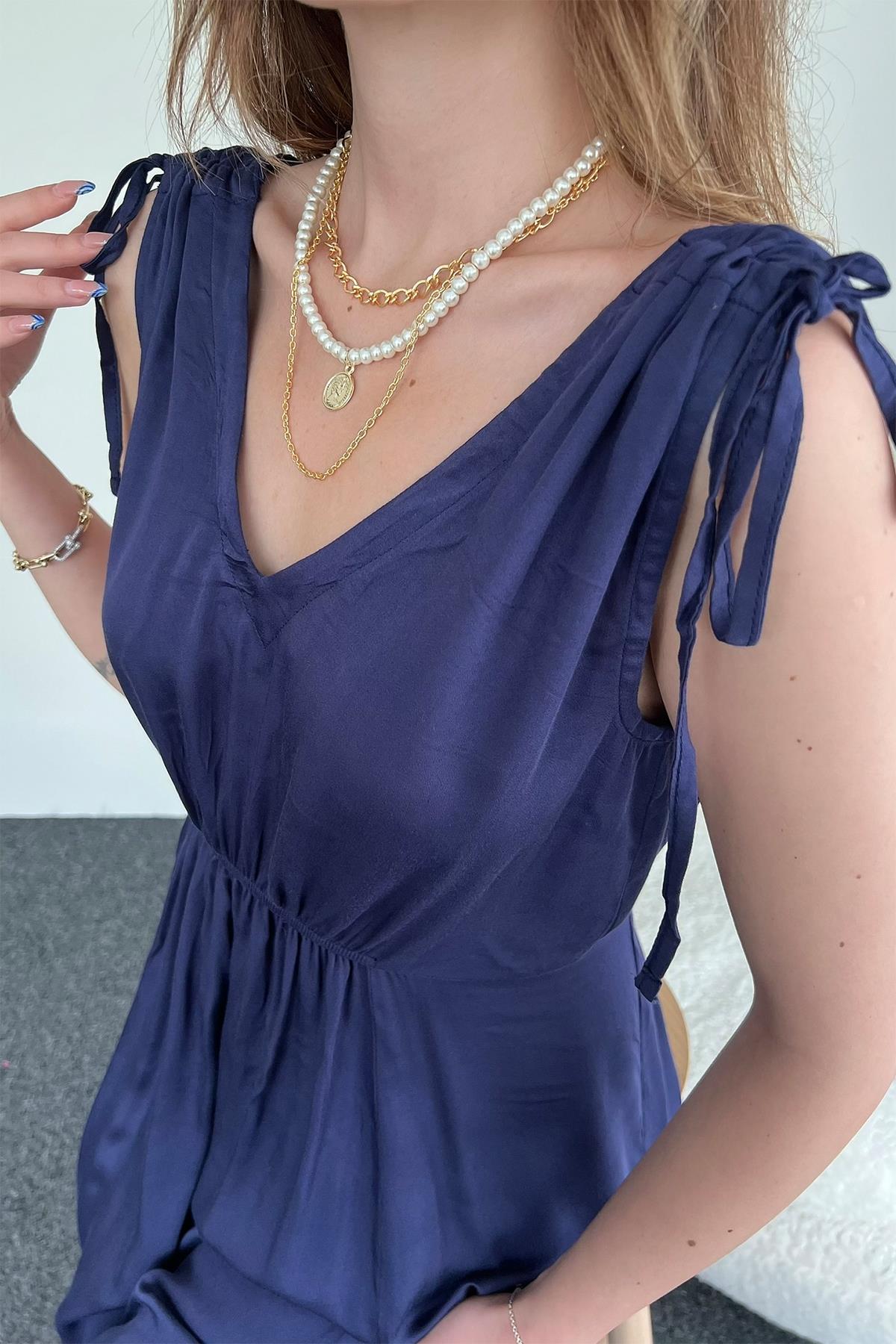 SIRT DEKOLTELİ YIRTMAÇLI ELBİSE LACİVERT