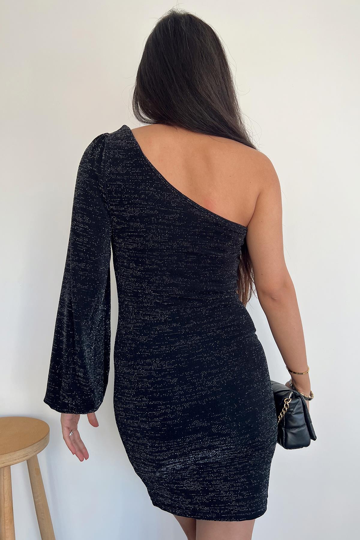 TEK OMUZ VATKALI SİMLİ ELBİSE SİYAH