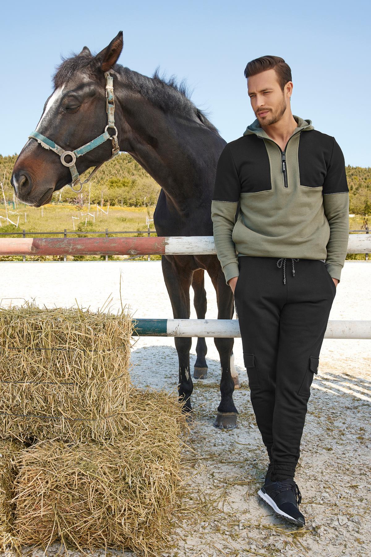 Önü Fermuarlı Yazı Baskılı Kapüşonlu 