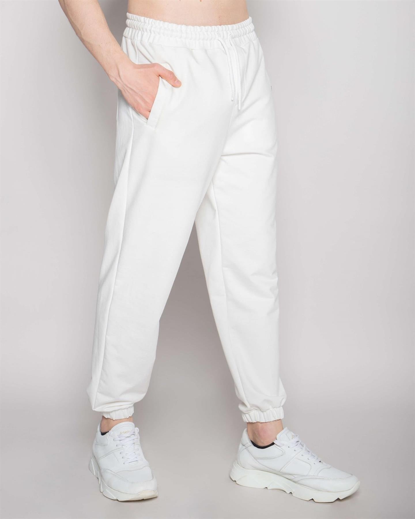 ОБЫЧНЫЙ НИЖНИЙ СПОРТИВНЫЙ КОСТЮМ