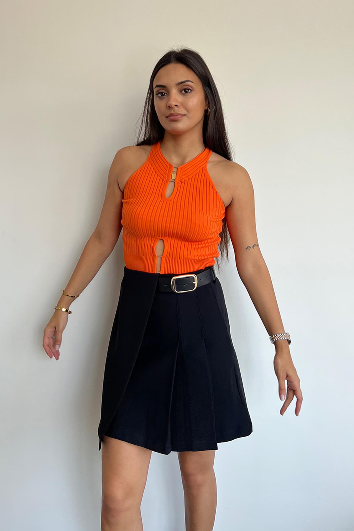 KEMERLİ MİNİ ETEK SİYAH