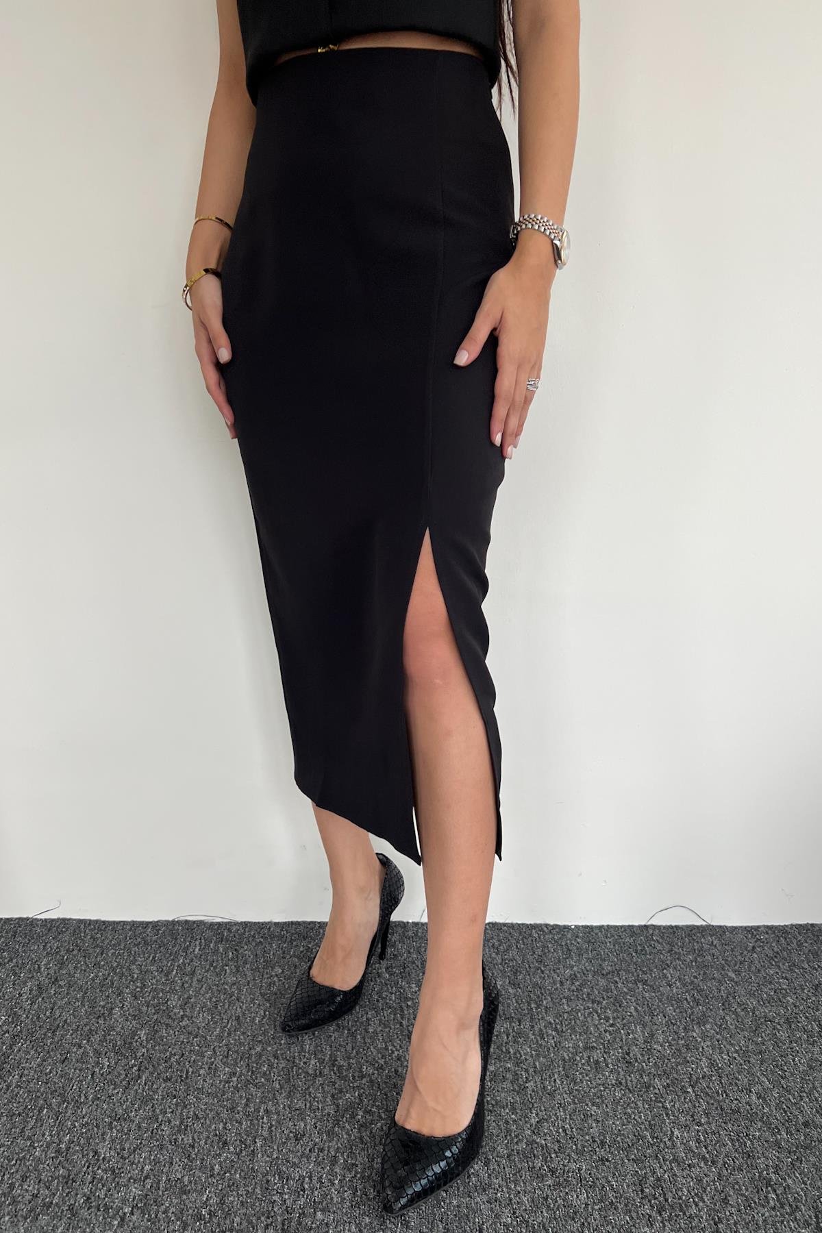 KUMAŞ ETEĞİ YIRTMAÇLI ETEK SİYAH