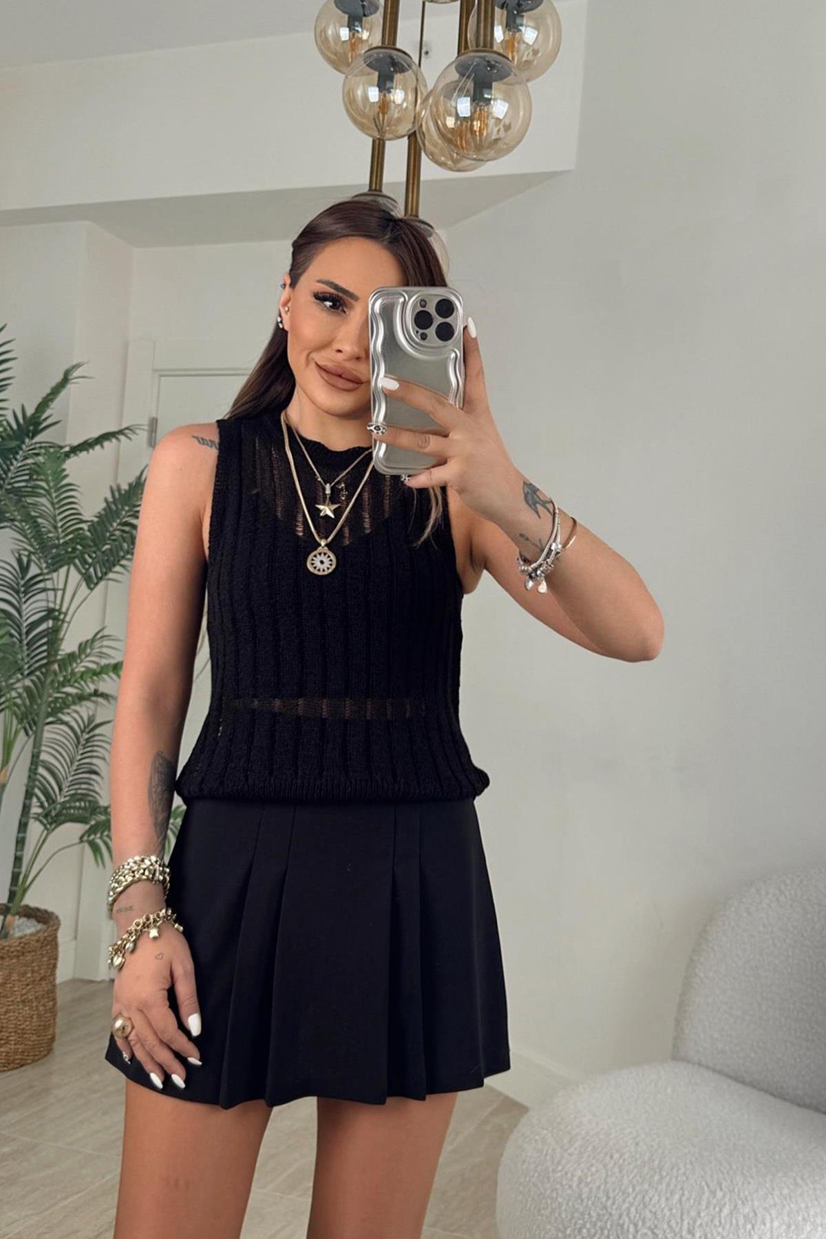 ÖNÜ PİLELİ MİNİ ŞORT ETEK SİYAH