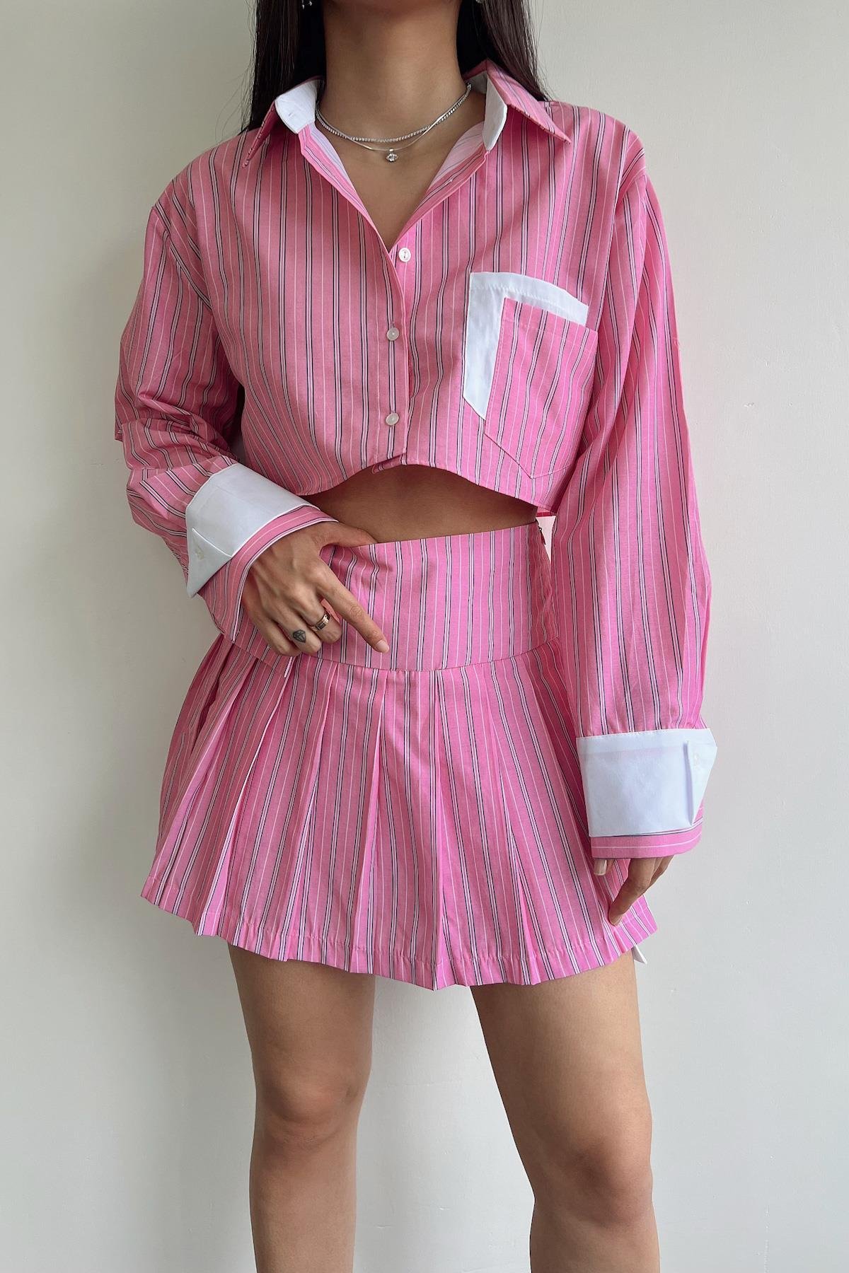 SHORTS-ROCK MIT plissierten Taschen und Details