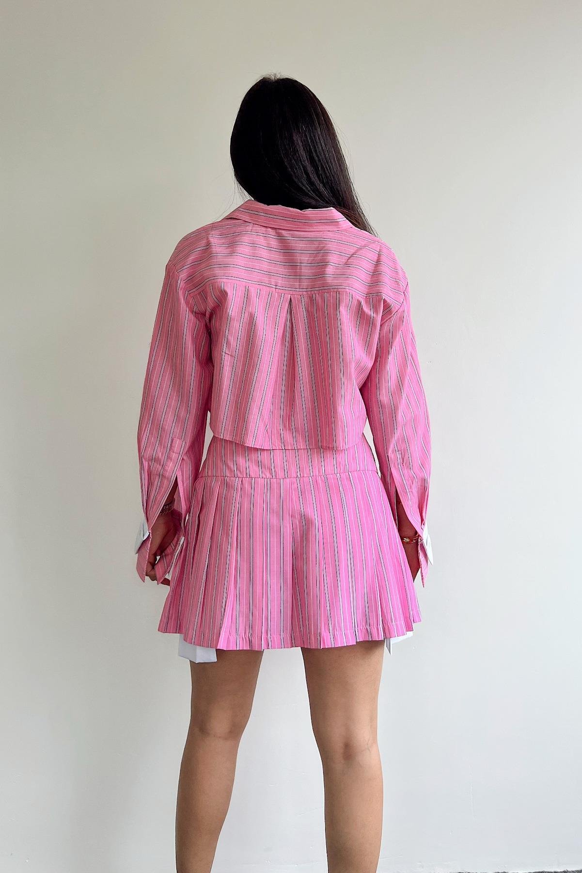 SHORTS-ROCK MIT plissierten Taschen und Details