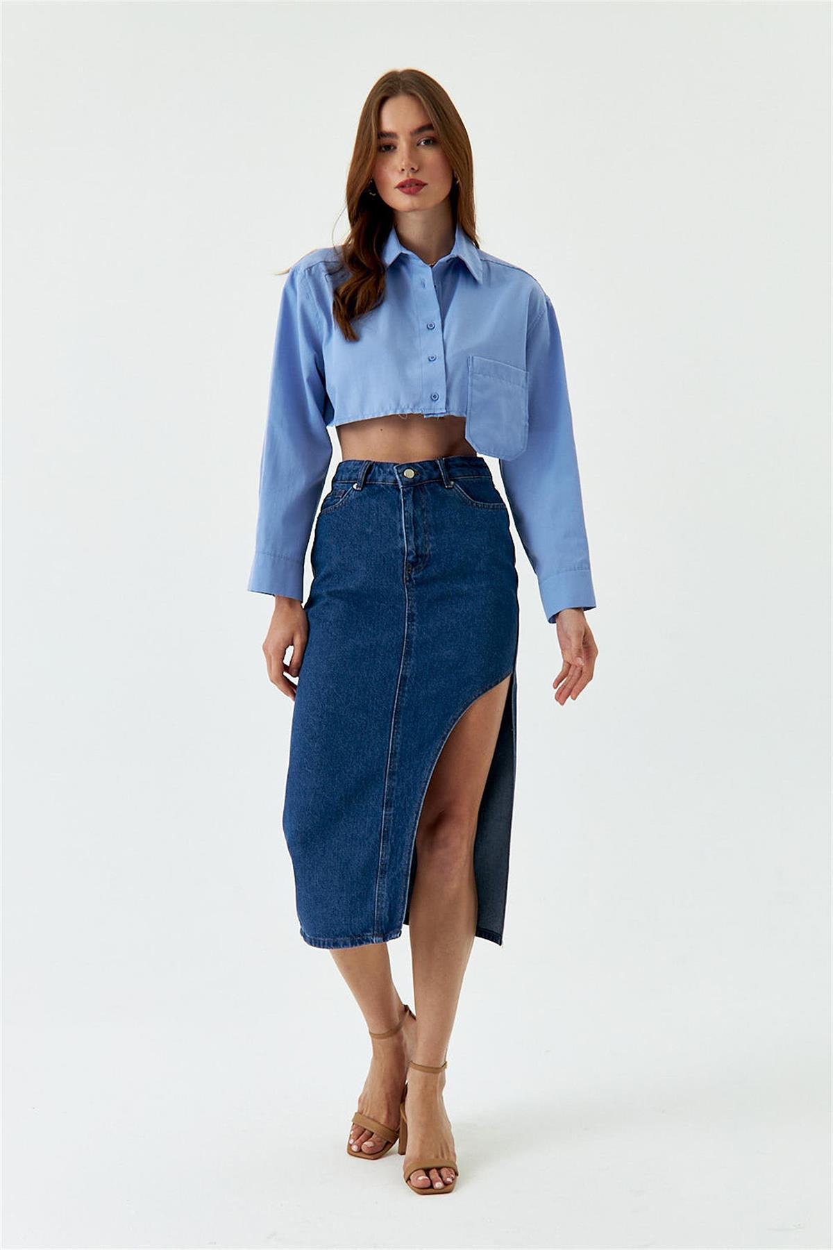 تنورة من الدنيم بأكمام ميدي ومفصلة