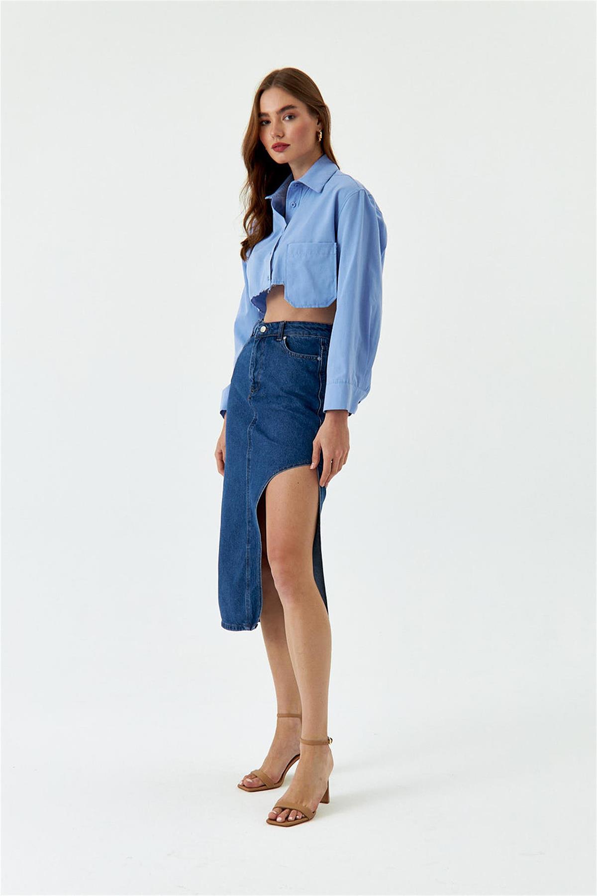 تنورة من الدنيم بأكمام ميدي ومفصلة