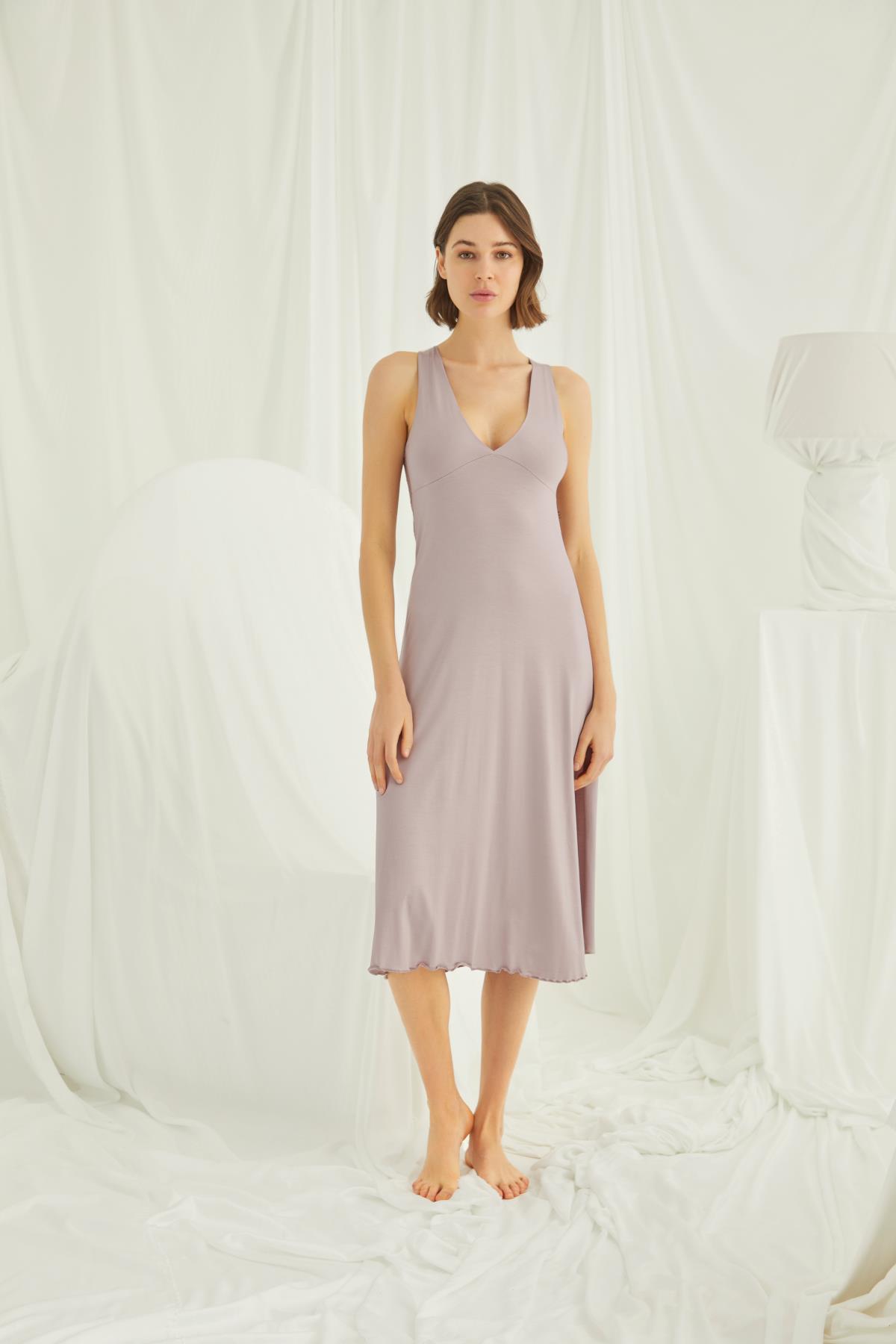 Göğsü ve Sırtı Dekolteli Dantelli Yırtmaçlı Gecelik VİZON