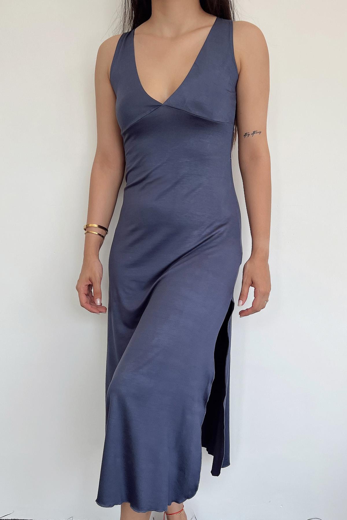 Göğüs ve Sırt Dekolteli Dantelli Yırtmaçlı Kalın Askılı Gecelik LACİVERT