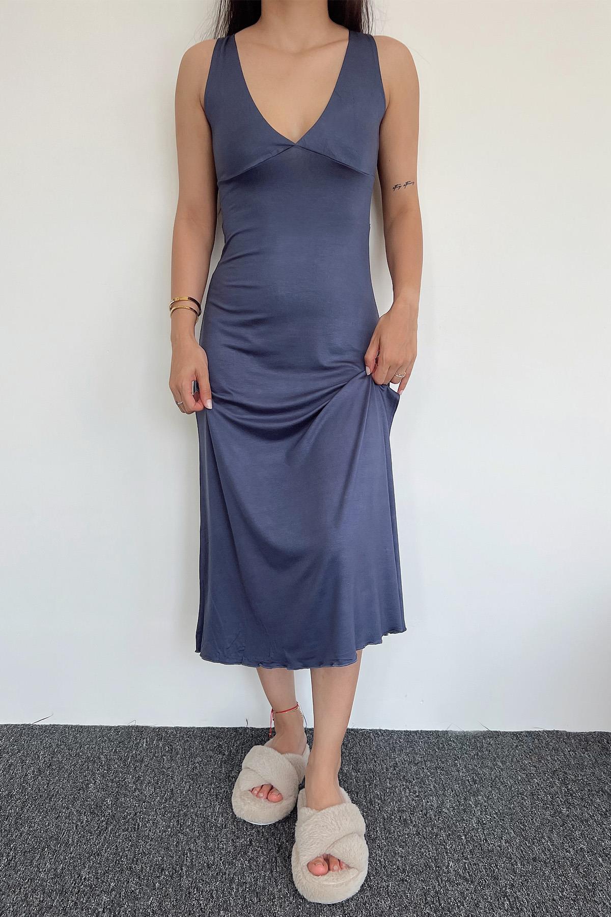 Göğüs ve Sırt Dekolteli Dantelli Yırtmaçlı Kalın Askılı Gecelik LACİVERT