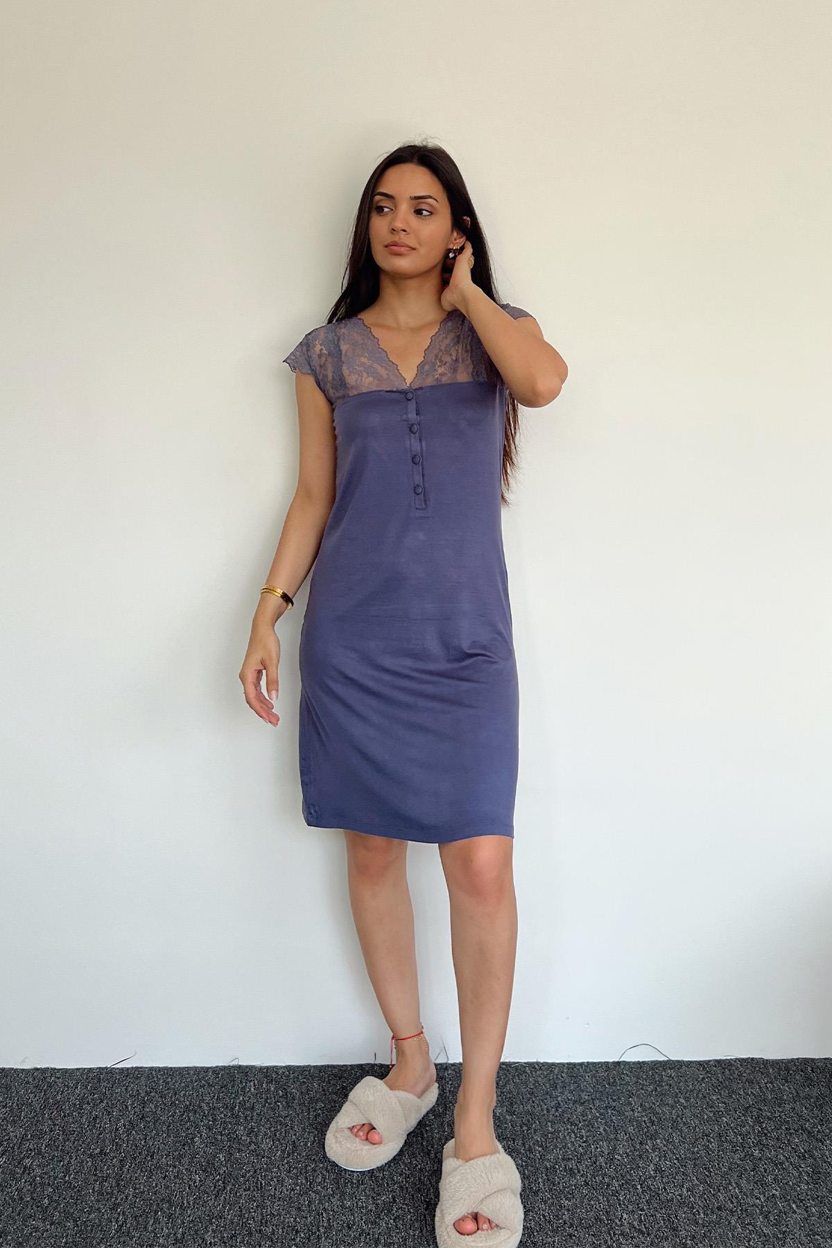 Kolu Omzu ve Yakası Dantelli Önü Düğmeli Gecelik LACİVERT