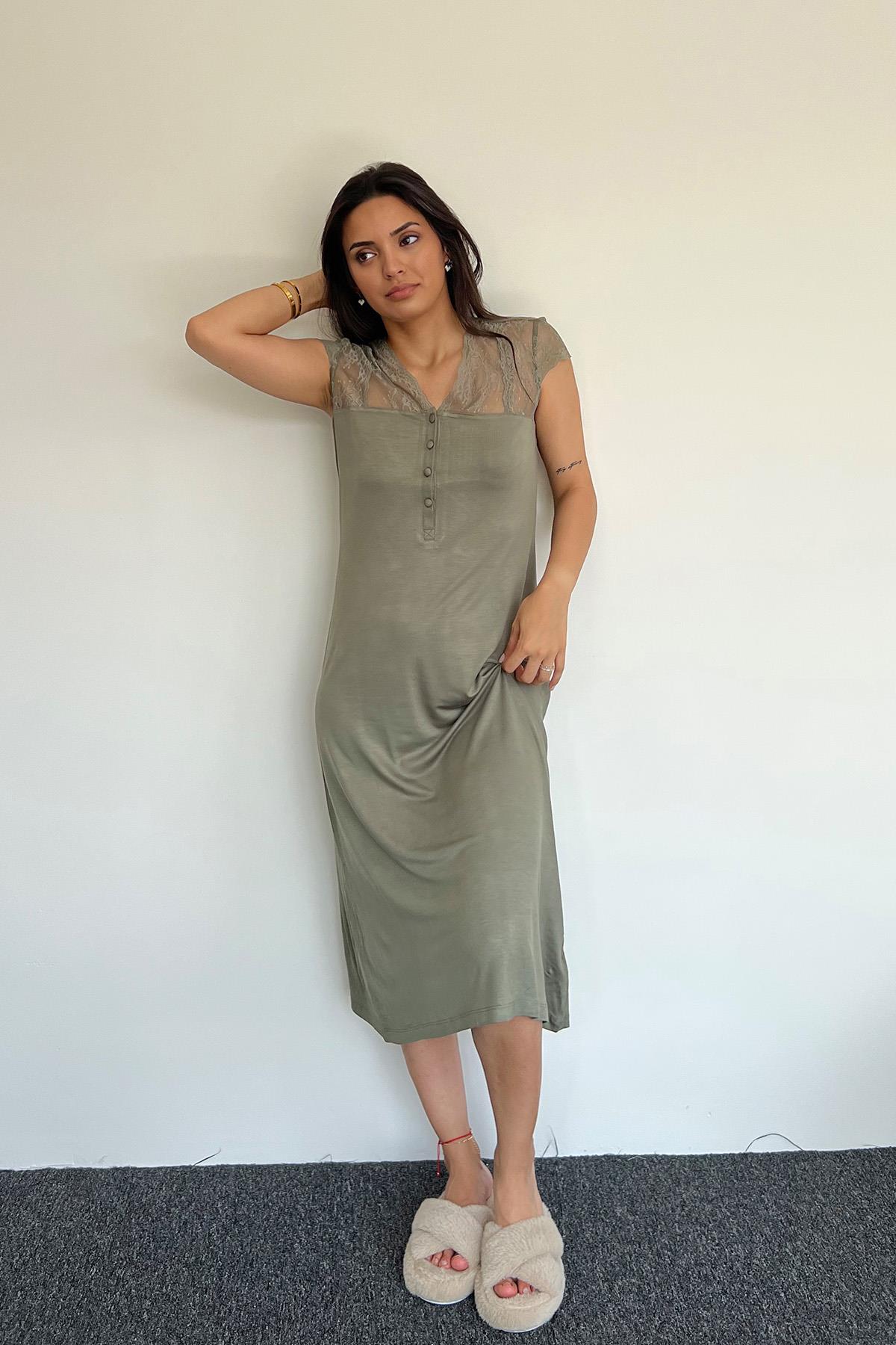 Yakası Kolu ve Omzu Brode Dantelli Önü Düğmeli Gecelik HAKİ